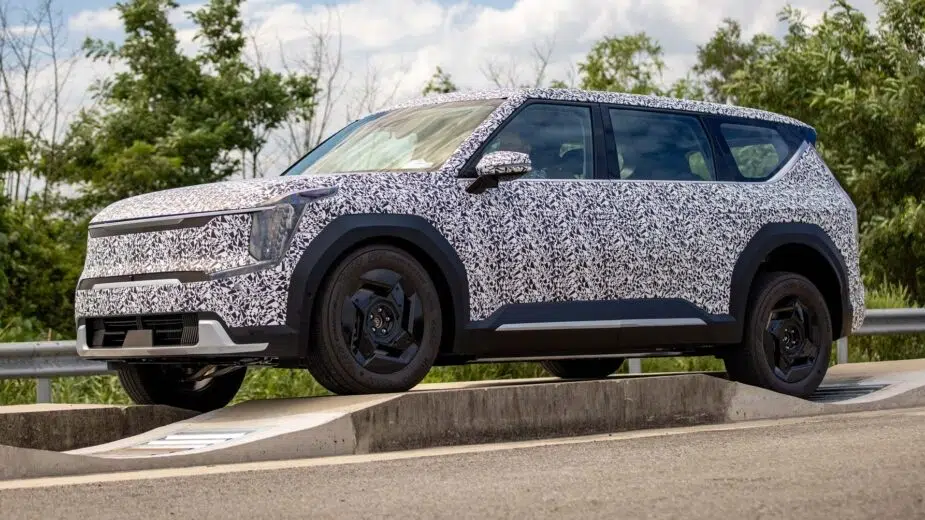 KIA EV9 camuflado em teste