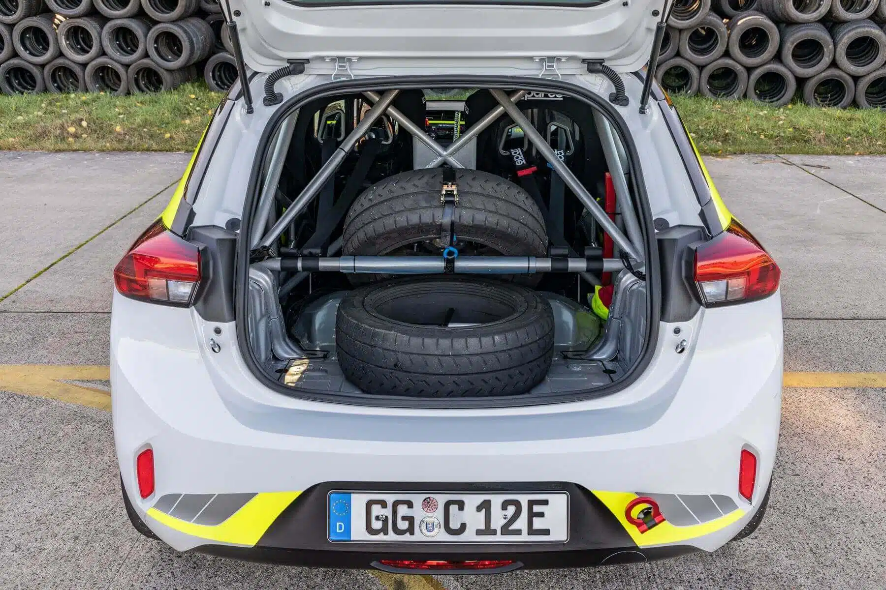 Opel Corsa-e Rally bagageira