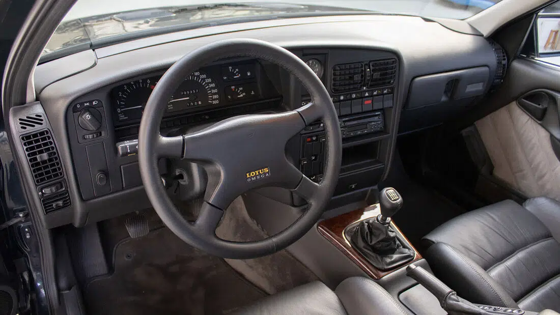 Interior Opel Lotus Omega