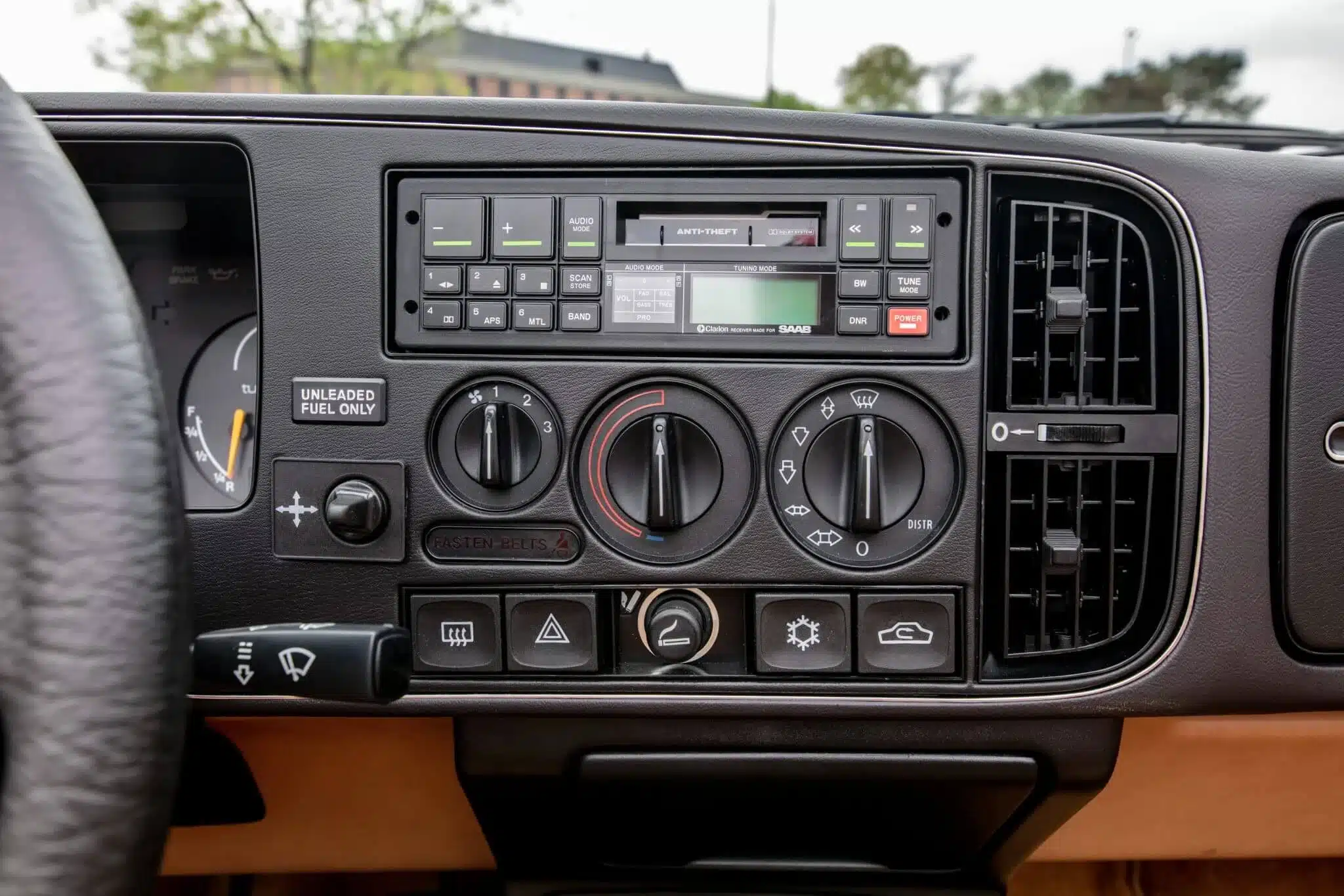 Saab 900 Turbo Cabrio consola central