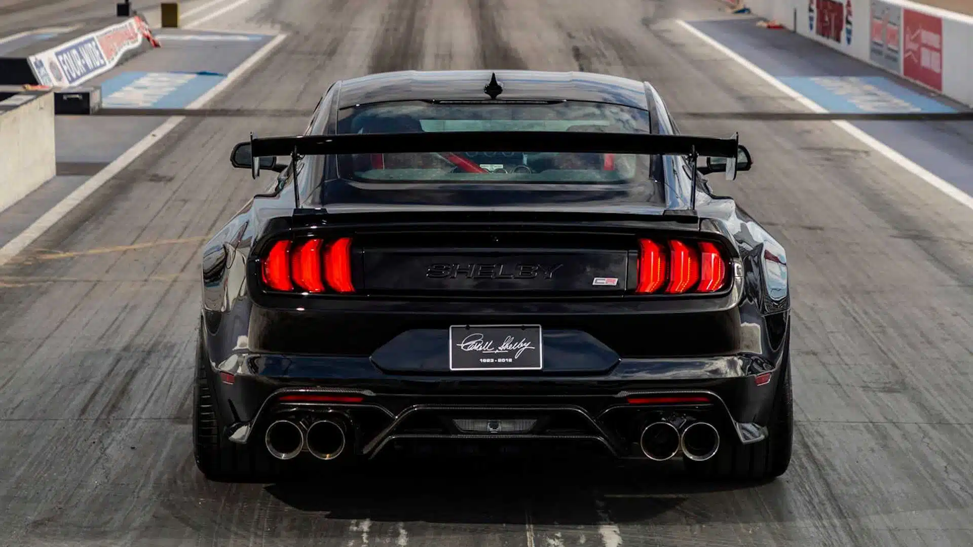 Shelby GT500 Code Red traseira