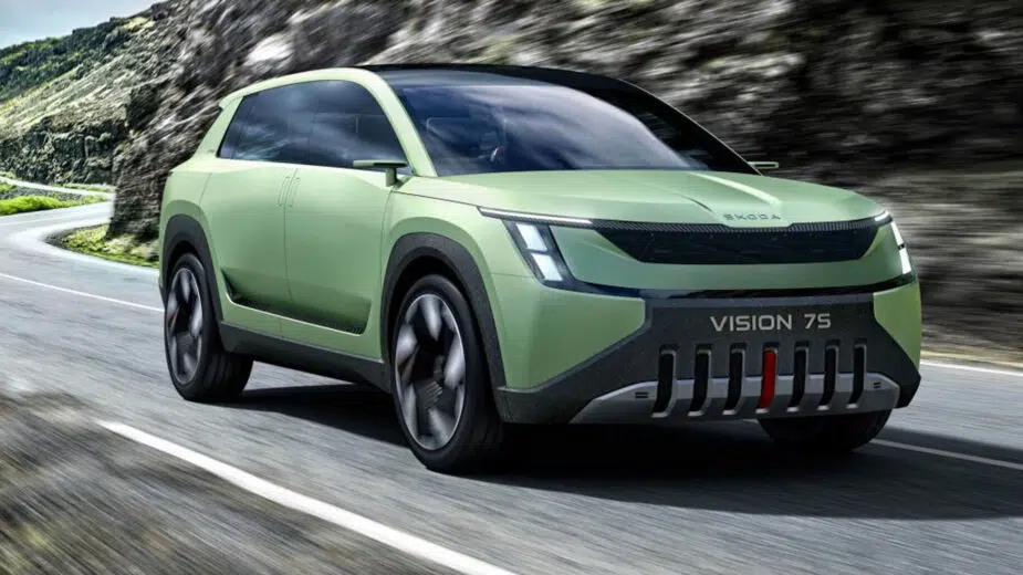 Skoda VIsion 7S em movimento vista dianteira 3/4