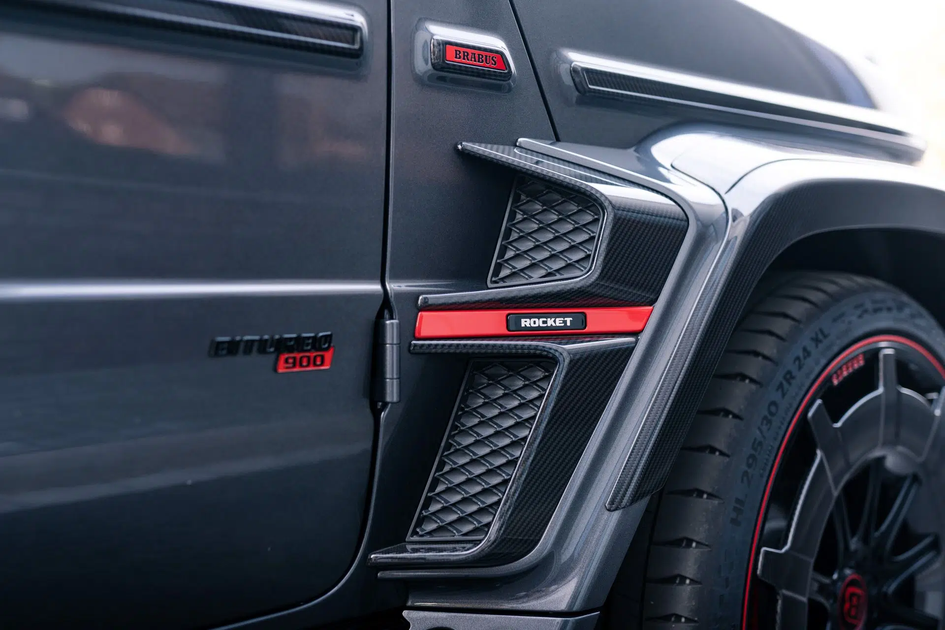 Brabus P900 Rocket Edition lterais