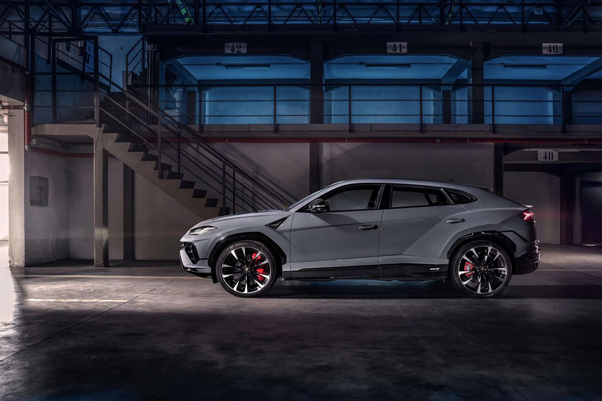 Lamborghini Urus S vista lateral