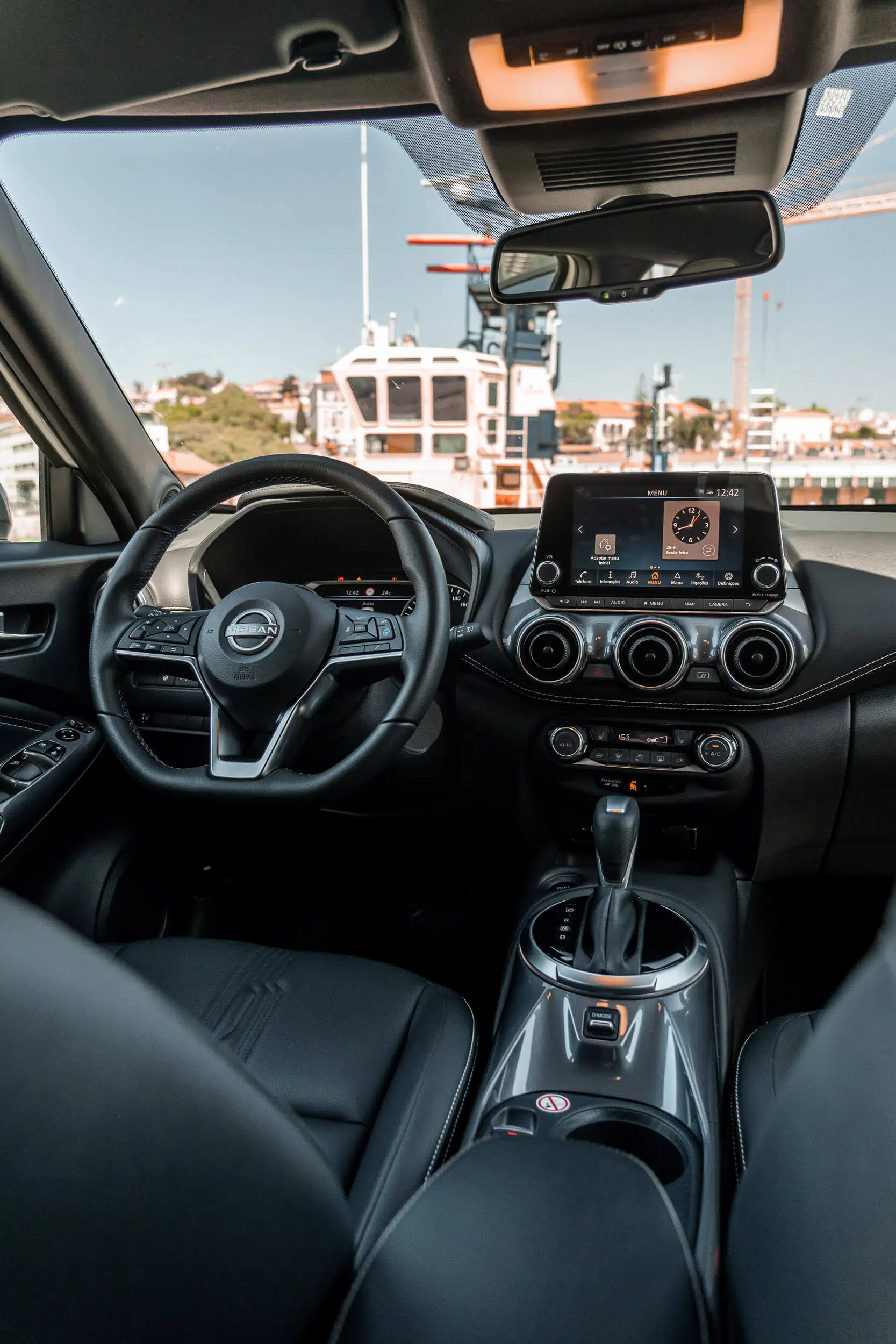 Nissan Juke Hybrid vista geral do tabliê