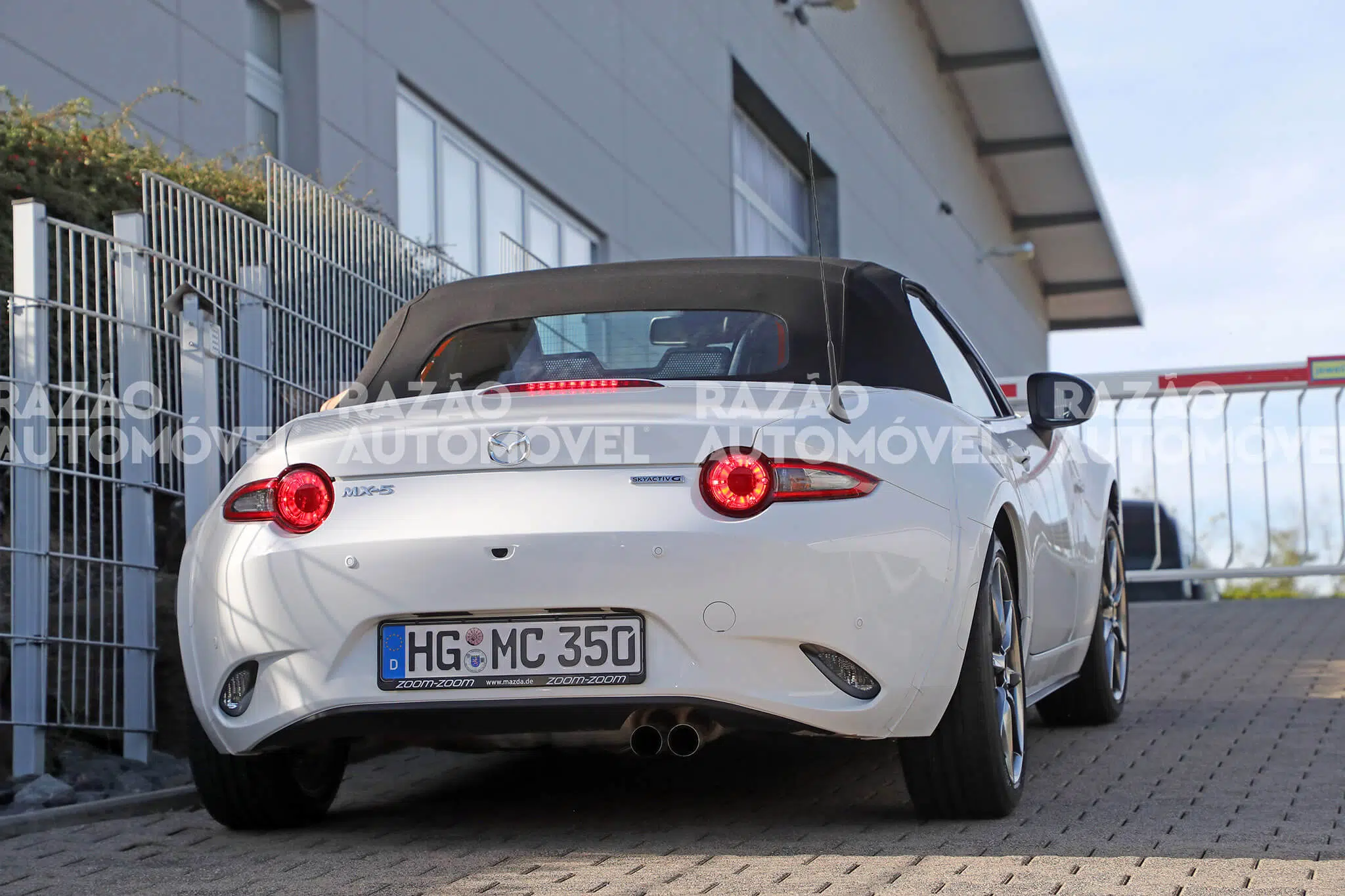 Mazda MX-5 protótipo de testes vista traseira 