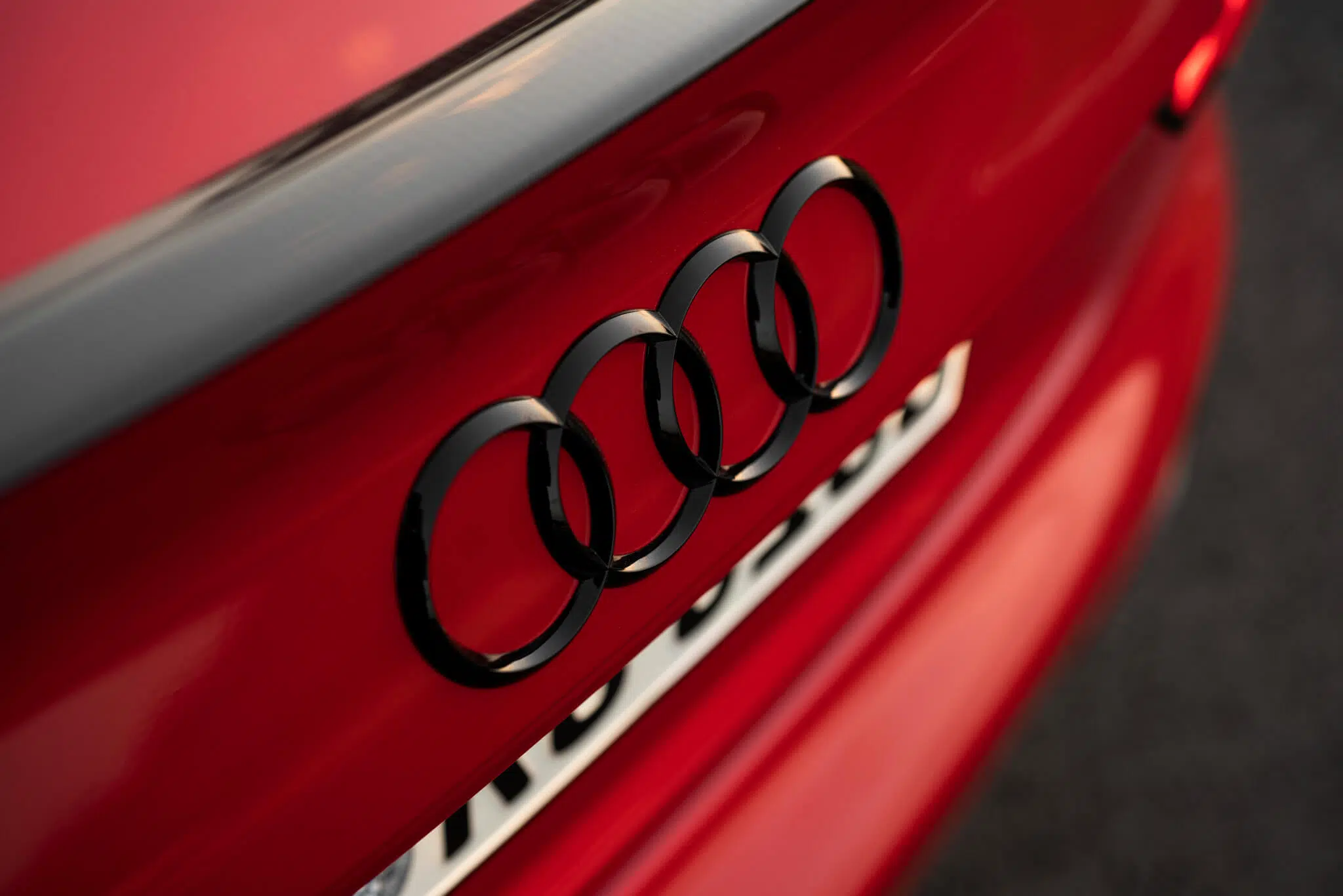Audi RS 5 Competition Plus detalhe símbolo traseiro