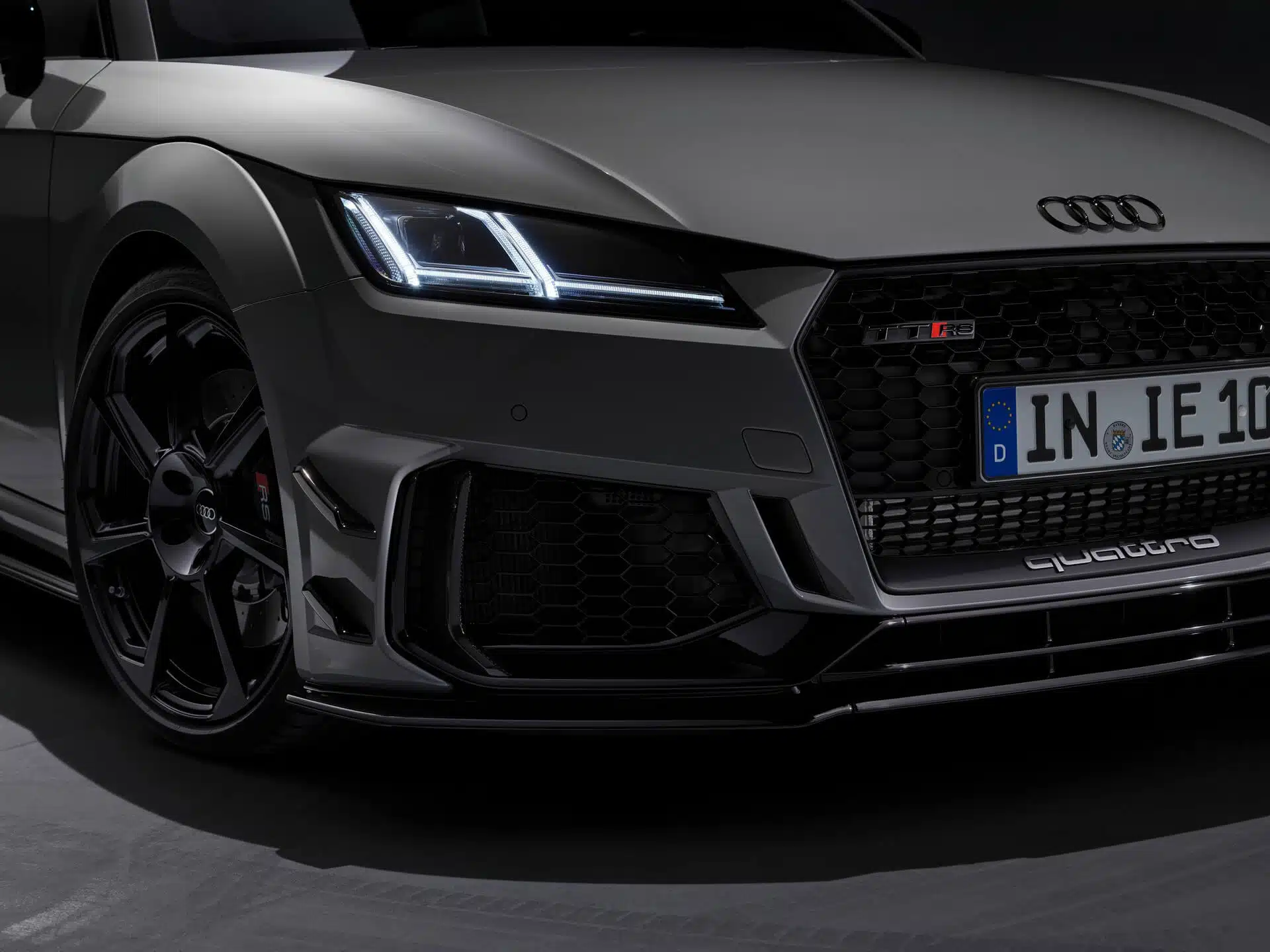 Audi TT RS Coupé iconic edition detalhe para-choques dianteiro