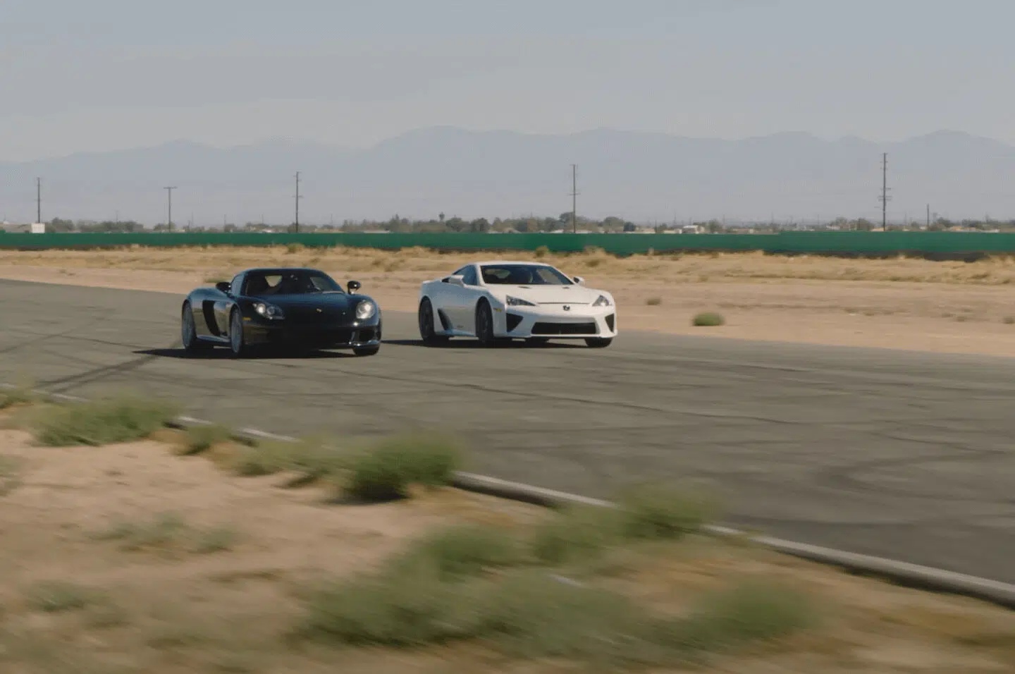 Porsche Carrera GT vs Lexus LFA drag race