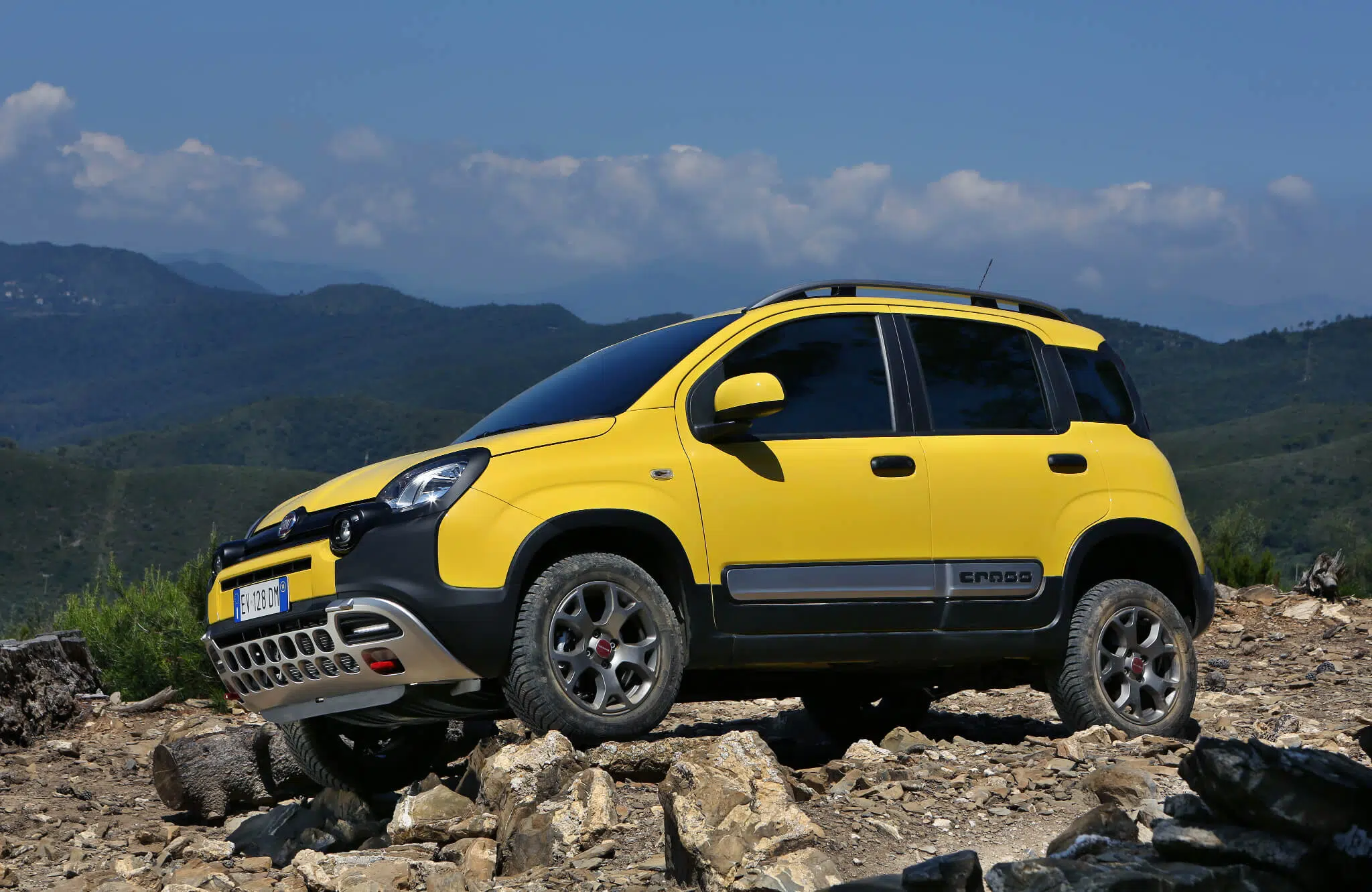 Fiat Panda 4x4 em cima de pedras