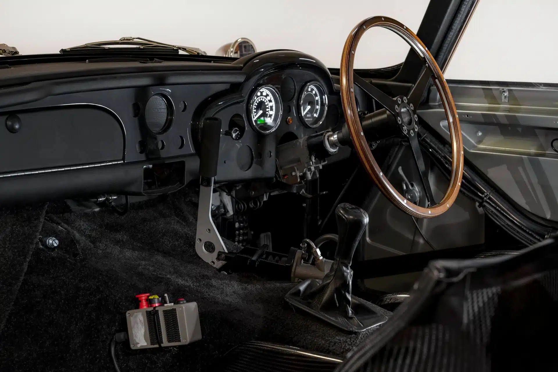 Aston Martin DB5 James Bond interior