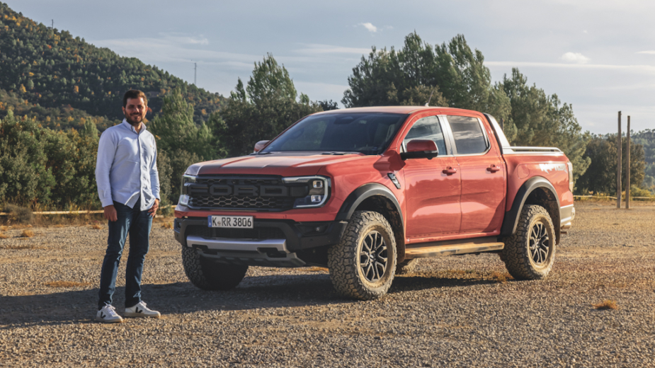 Ford Ranger Raptor 'voa' e entrega tudo que promete para justificar os R$  450 mil; teste