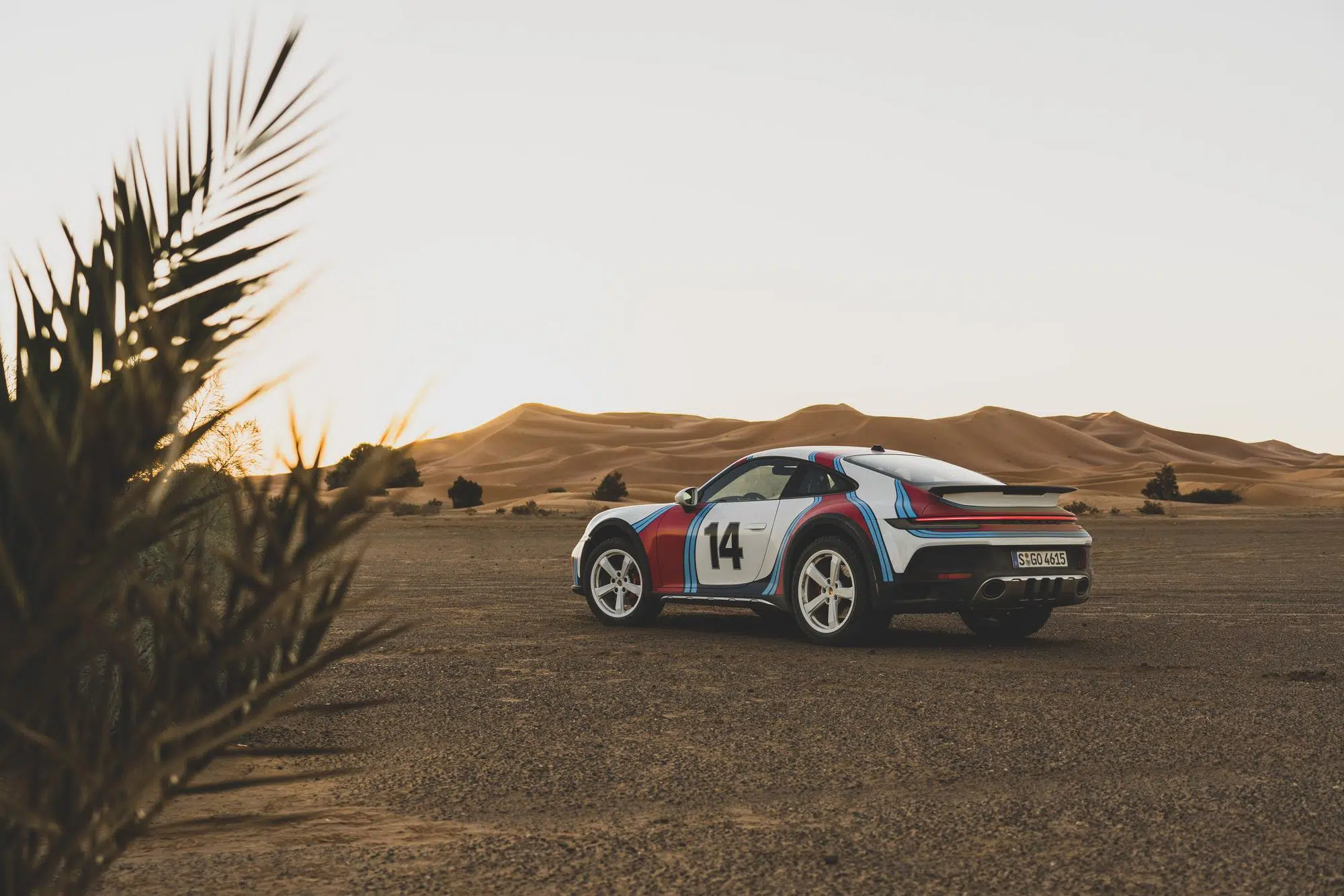 Porsche 911 Dakar Rally 1978, no deserto, traseira 3/4