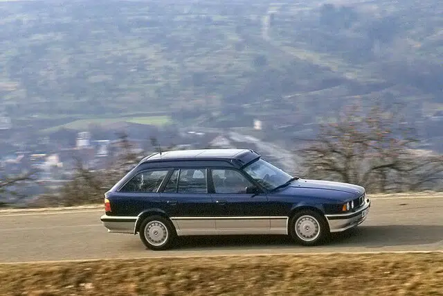 BMW 530iX Enduro Touring em movimento