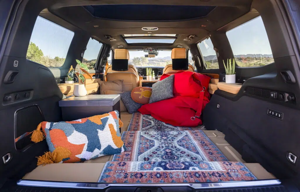 Jeep Grand Wagoneer Overland Concept interior