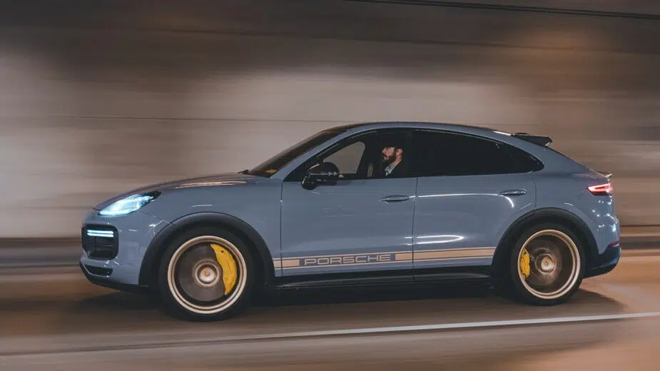 Porsche Cayenne Turbo GT, na estrada, perfil