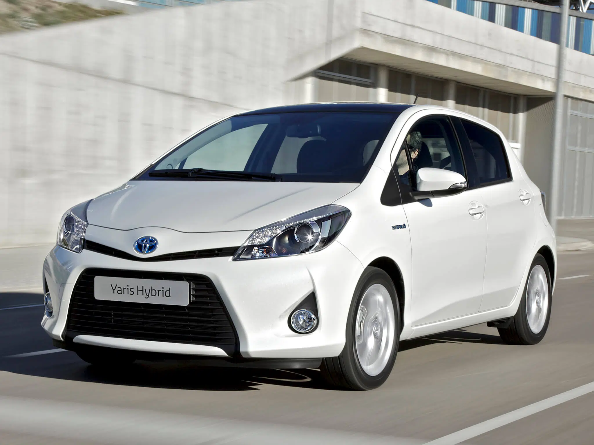 Toyota Yaris Hybrid vista dianteira 3/4