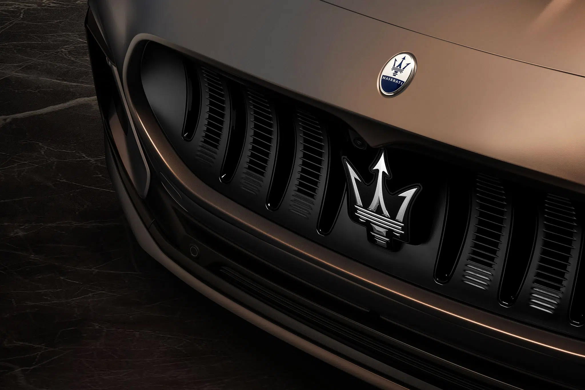 Maserati Grecale Folgore grelha frontal