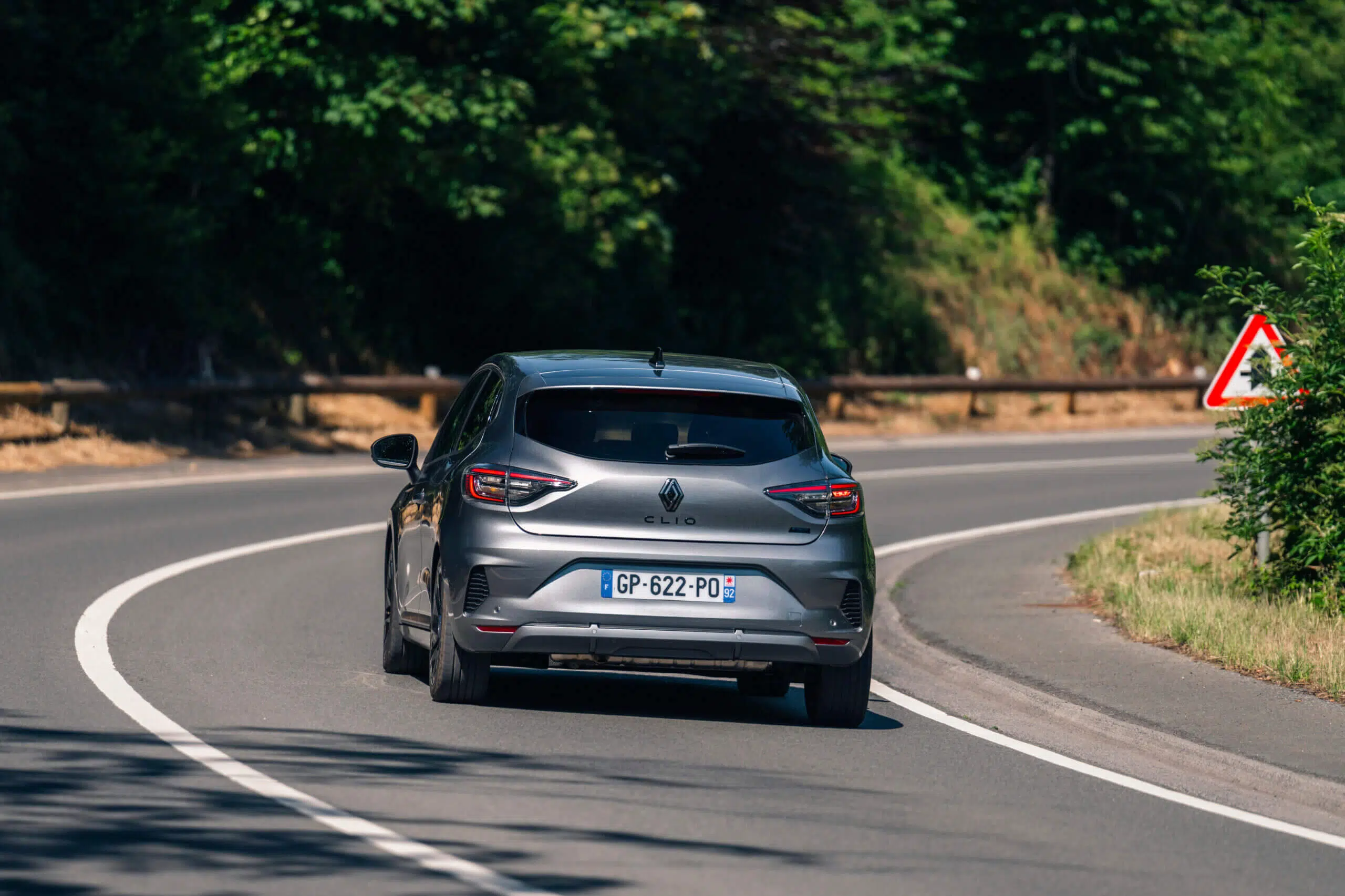 Renault Clio 2023 traseira dinâmica