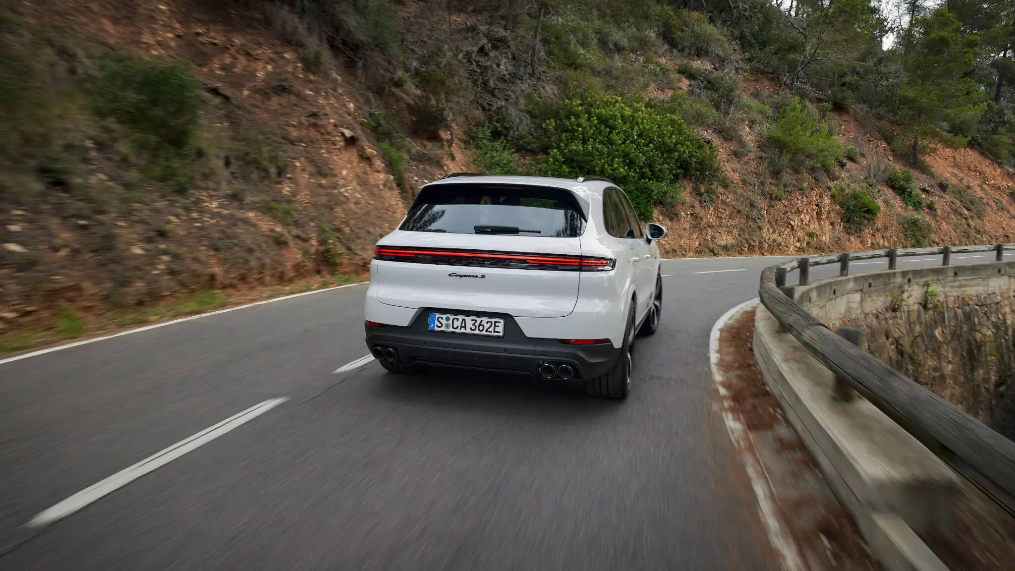 Porsche Cayenne S E-Hybrid traseira