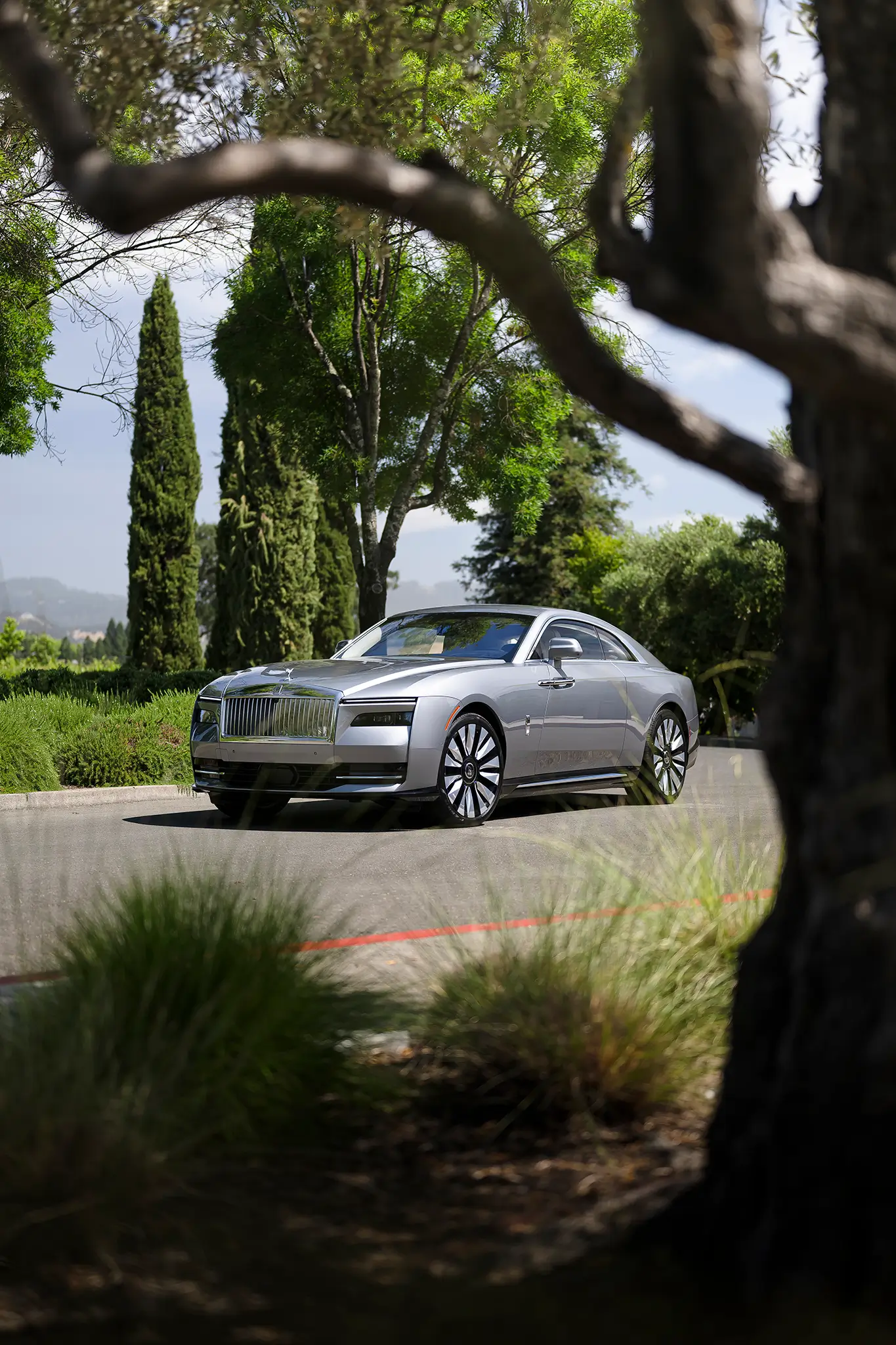 Rolls-Royce Spectre visto 3/4 de frente