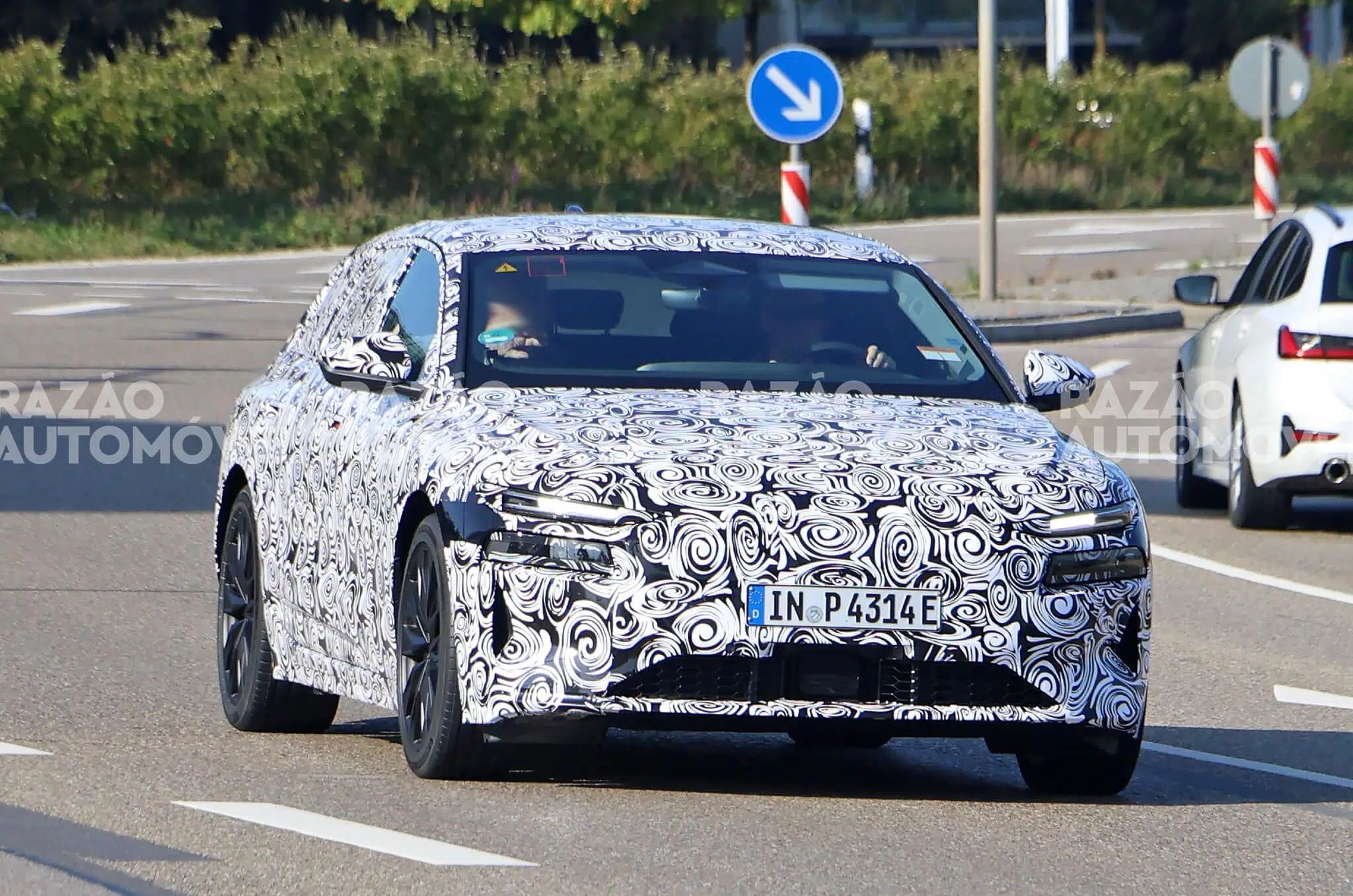 foto-espia Audi A6 Avant e-tron frente