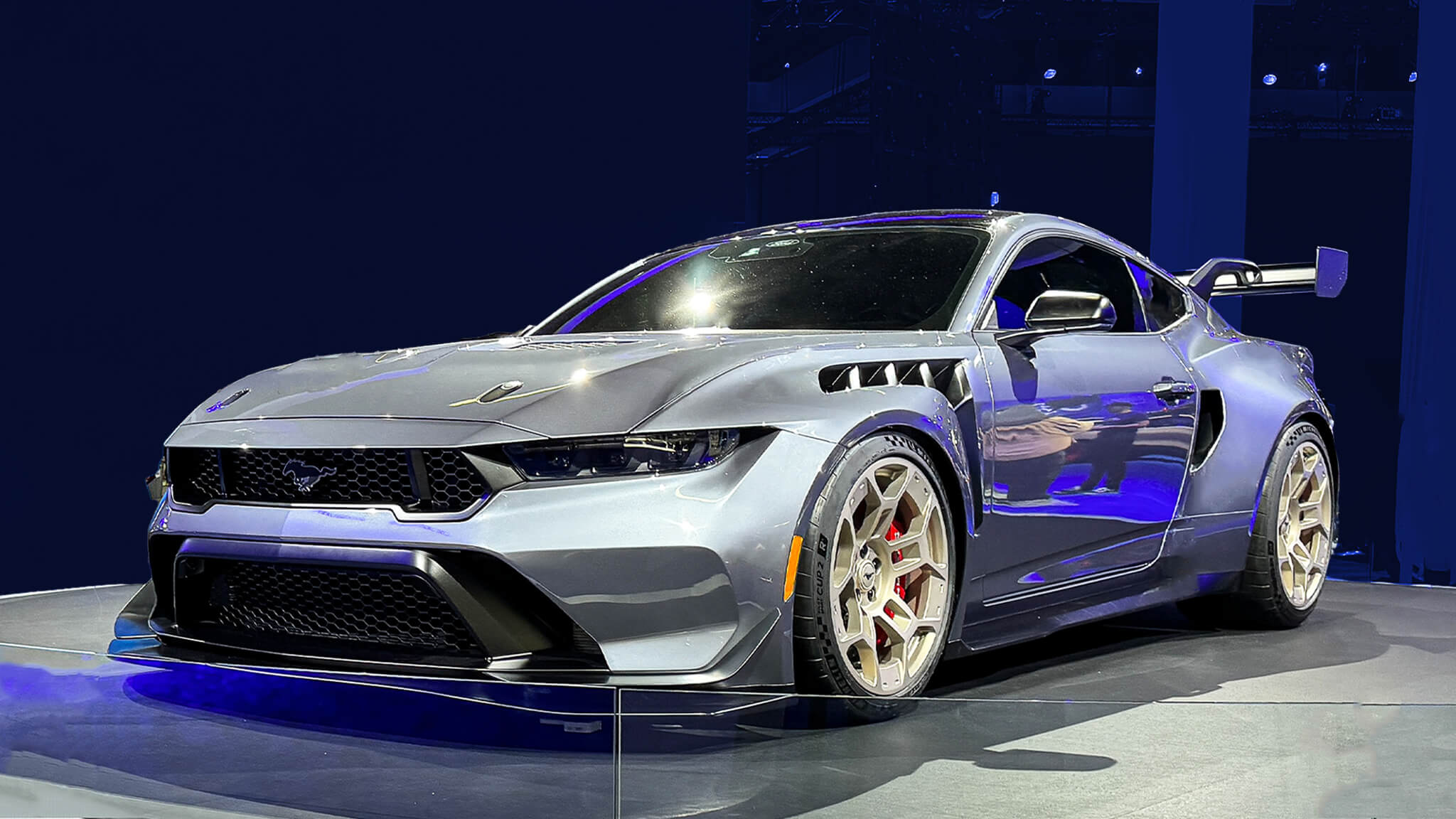 Isto ou um Porsche 911 GT3 RS? Novo Ford Mustang GTD vai dar luta