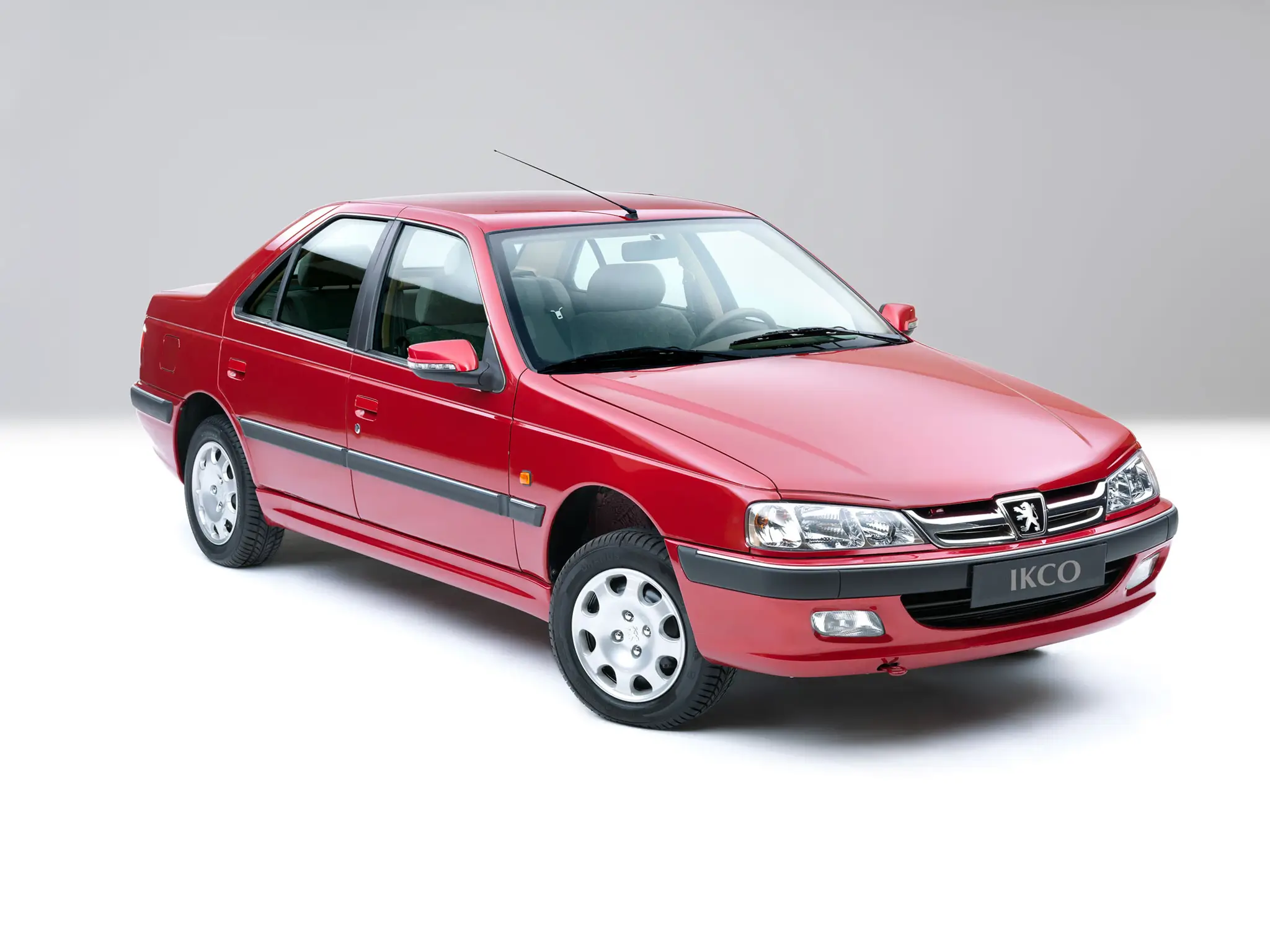 Velhos são os trapos. Peugeot 405 continua a ser produzido