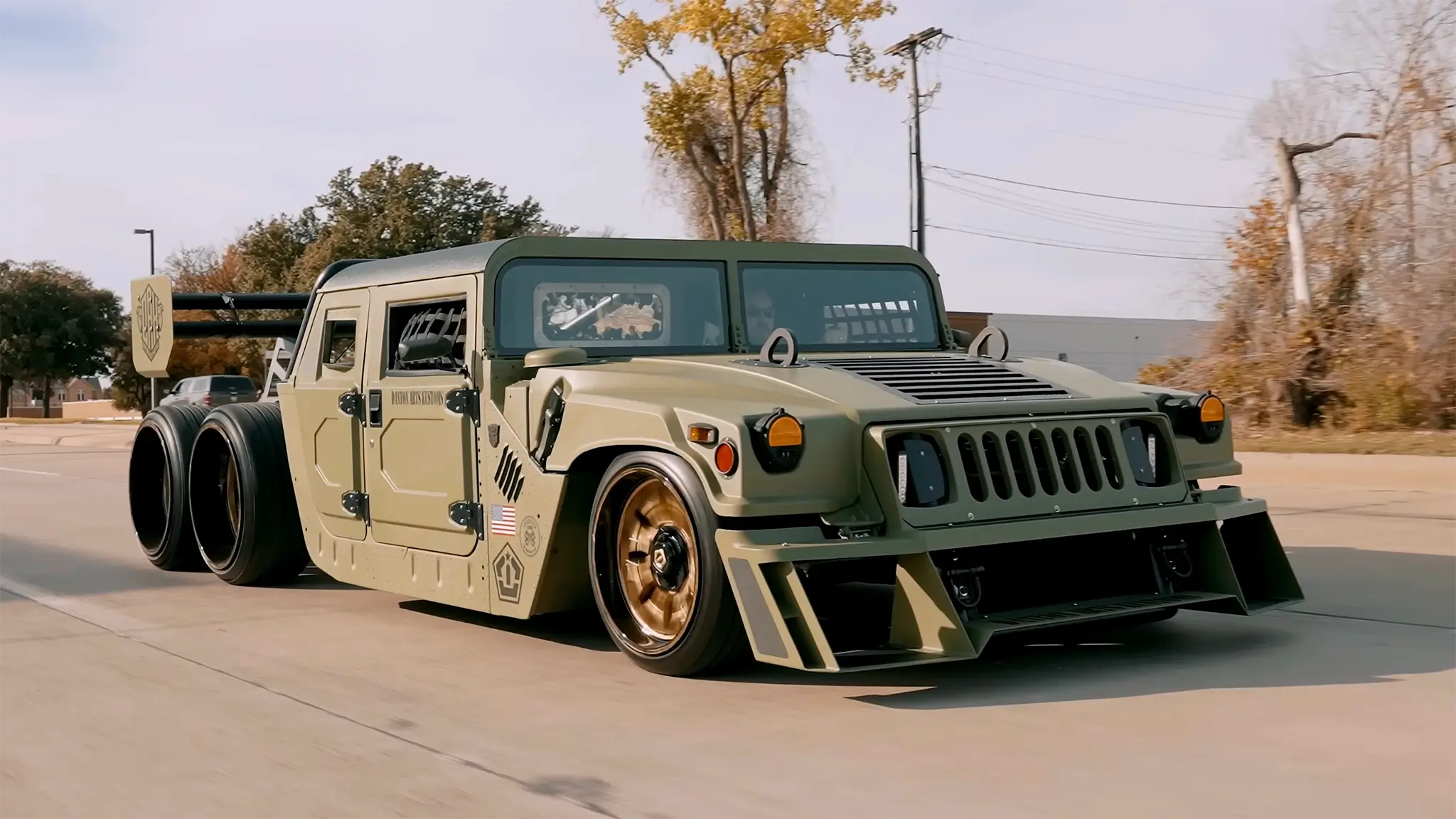 Havia necessidade? Este Hummer tem seis rodas e um V8 de 717 cv!