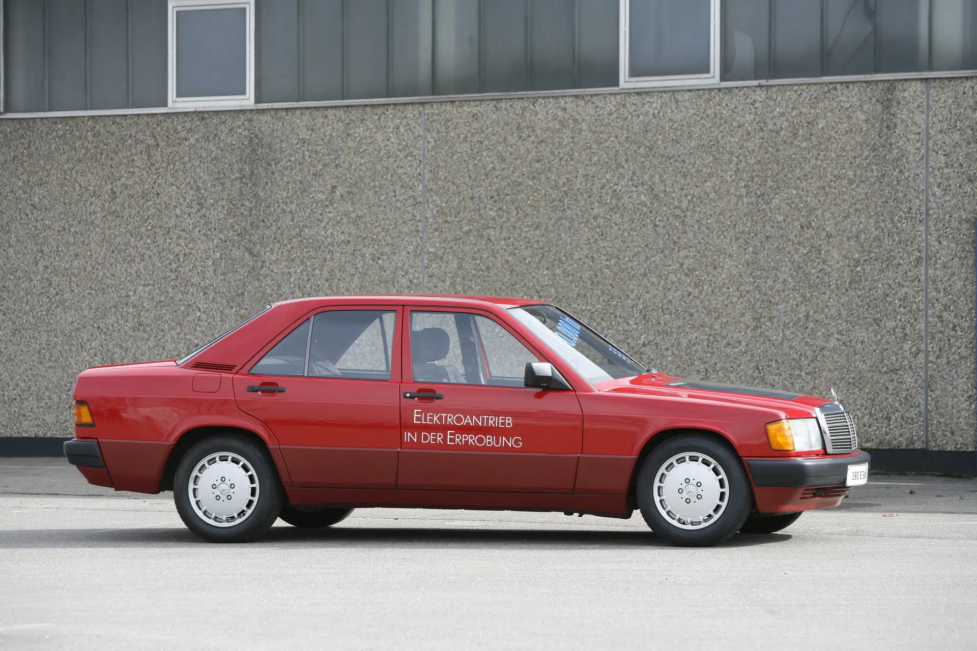 Mercedes-Benz 190 E Elektro, perfil