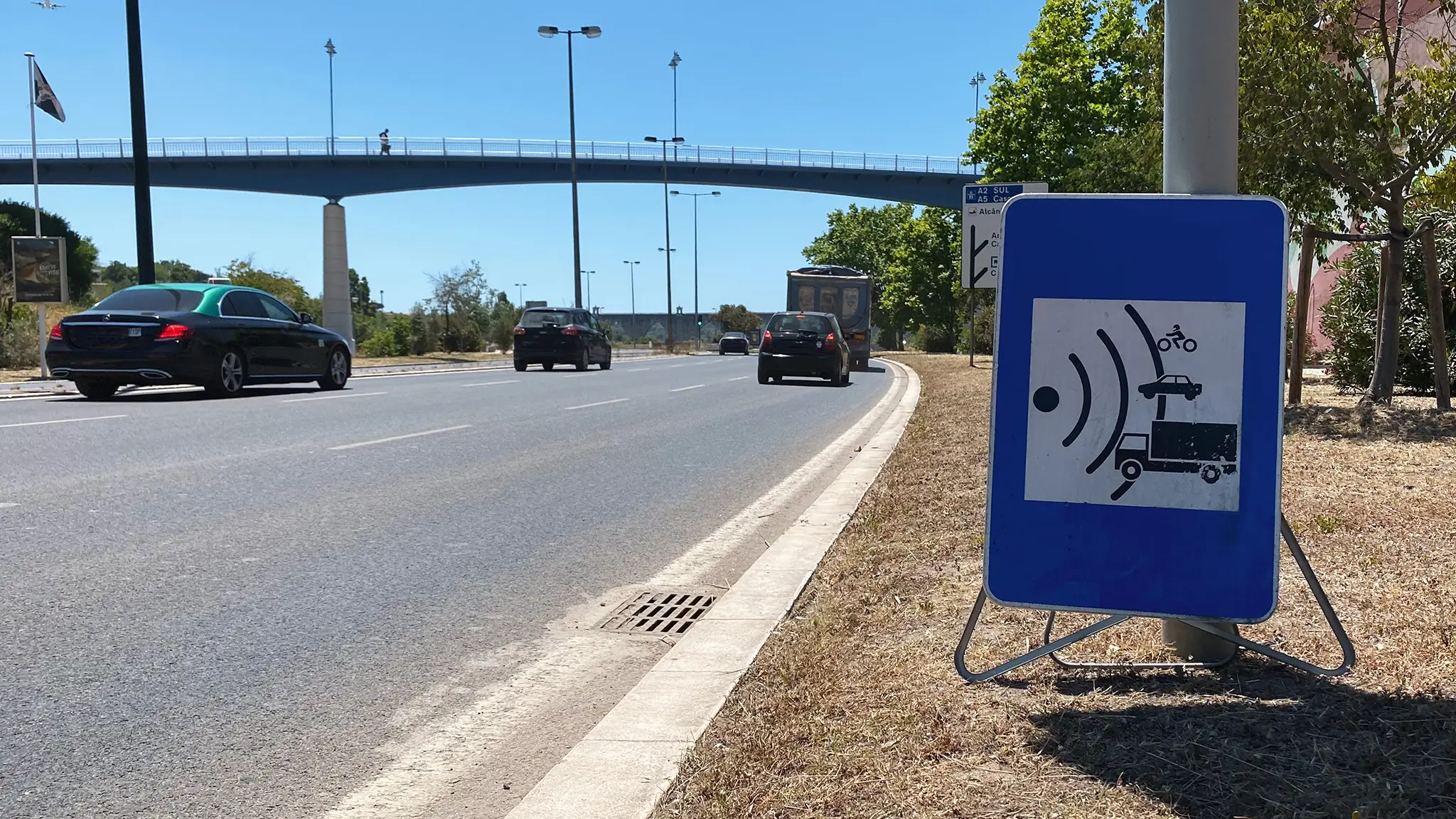 Os radares de velocidade móveis têm de estar sinalizados?