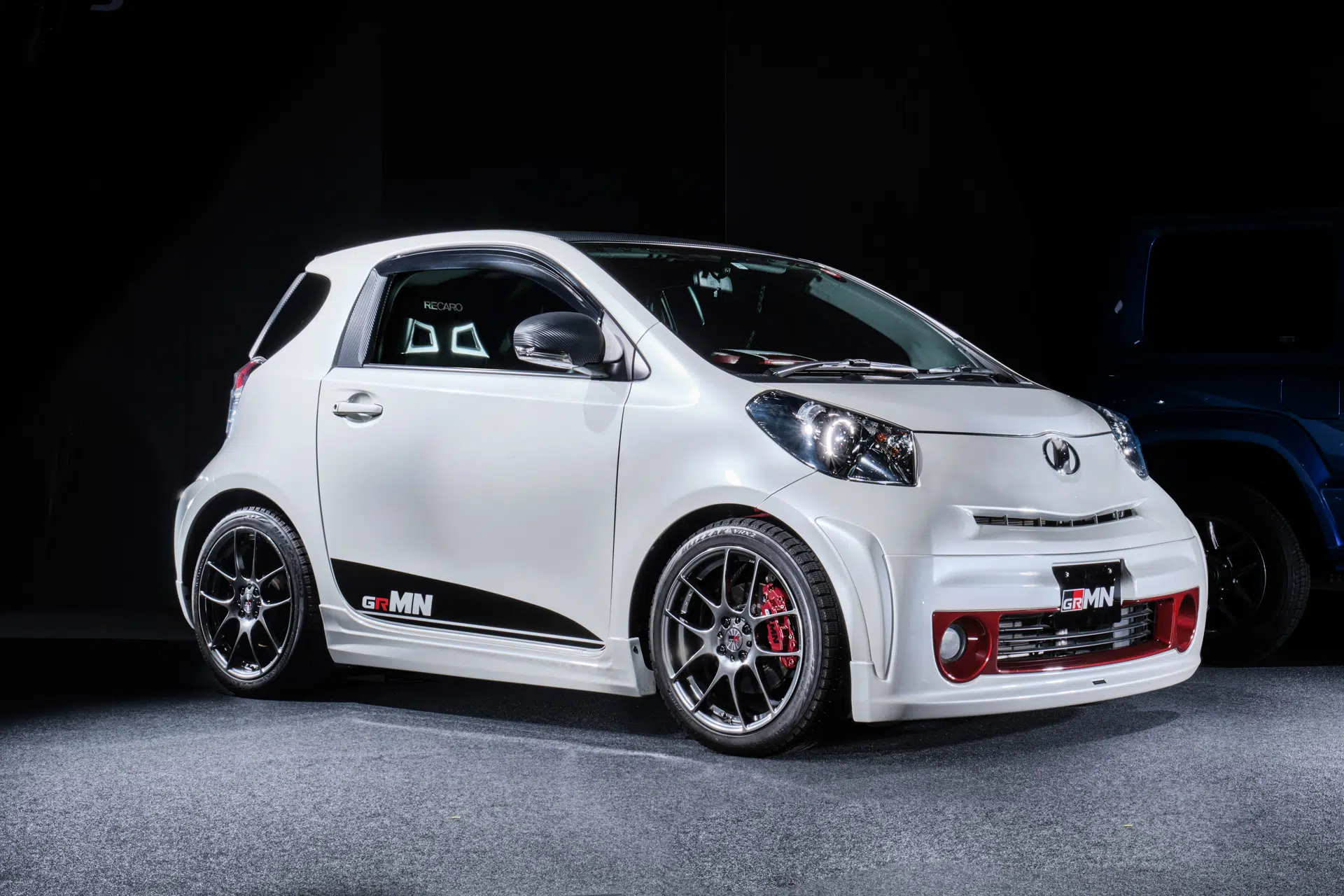 Toyota iQ GRMN Supercharged, frente 3/4