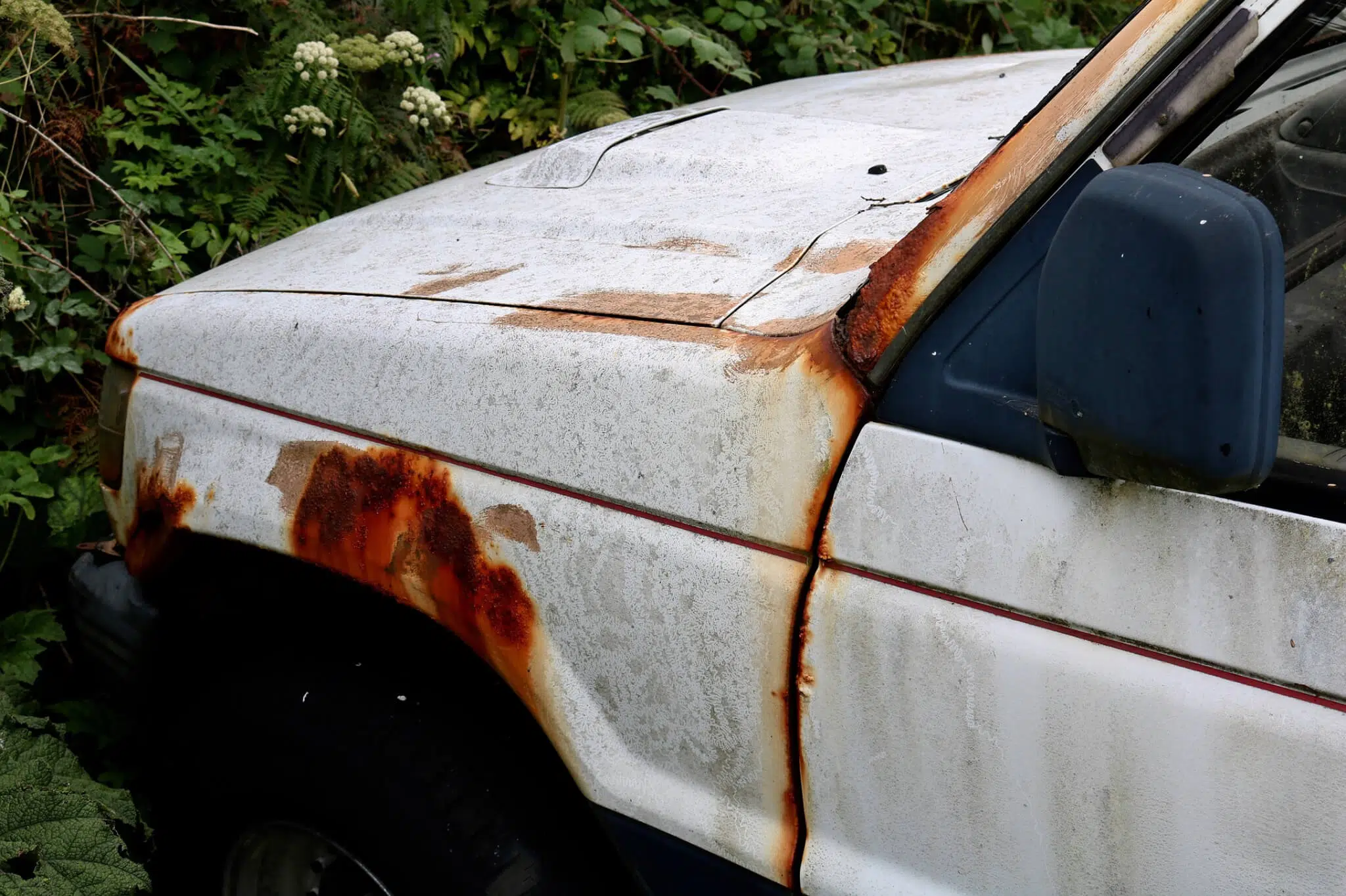 carro abandonado ferrugem