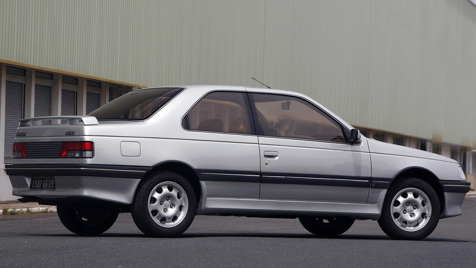 Ao Peugeot 405 só ficou a faltar um coupé