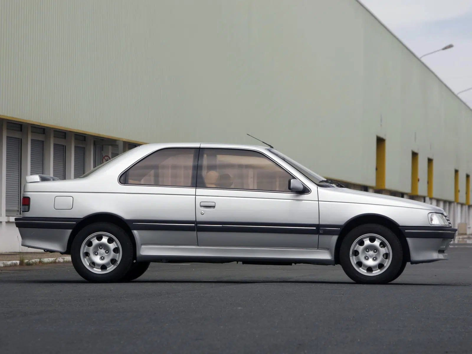 Peugeot 405 Coupé da Heuliez, perfil