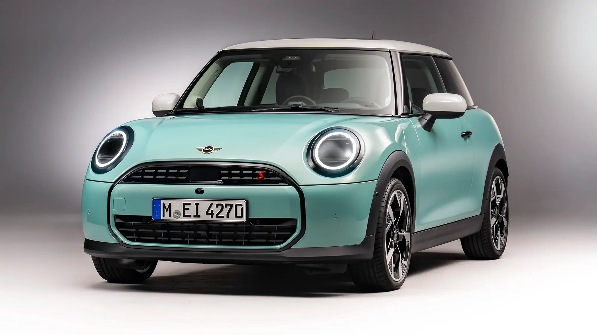 Mini Cooper revelado agora com motor a combustão. Os preços para Portugal