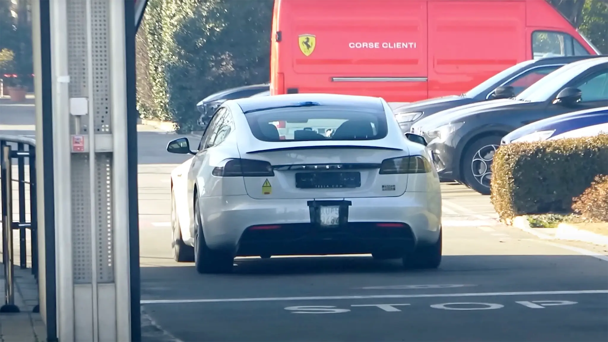 Até a Ferrari está a «investigar» o Tesla Model S Plaid