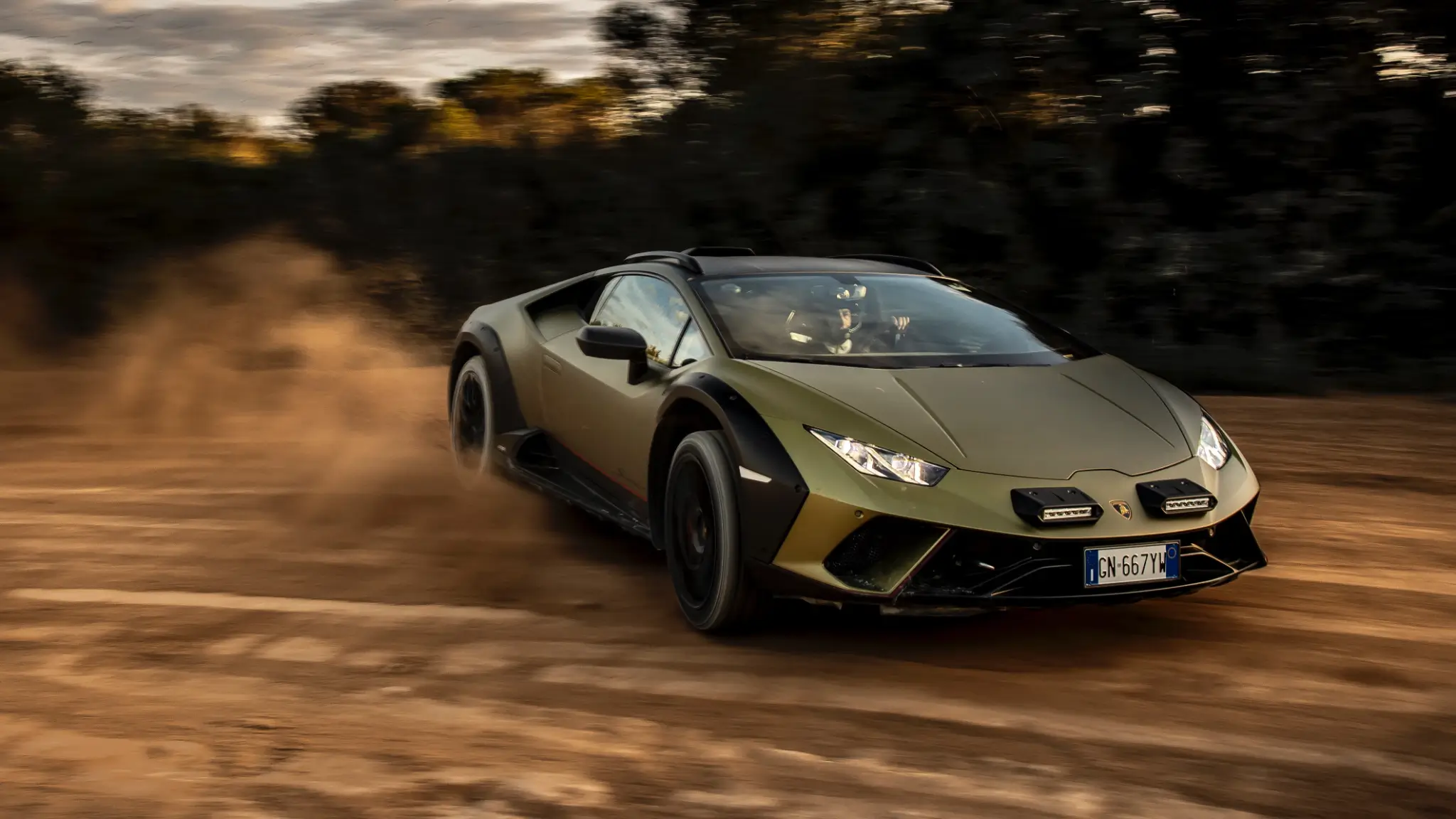 Vamos brincar? Ao volante do Lamborghini Huracán Sterrato em terra