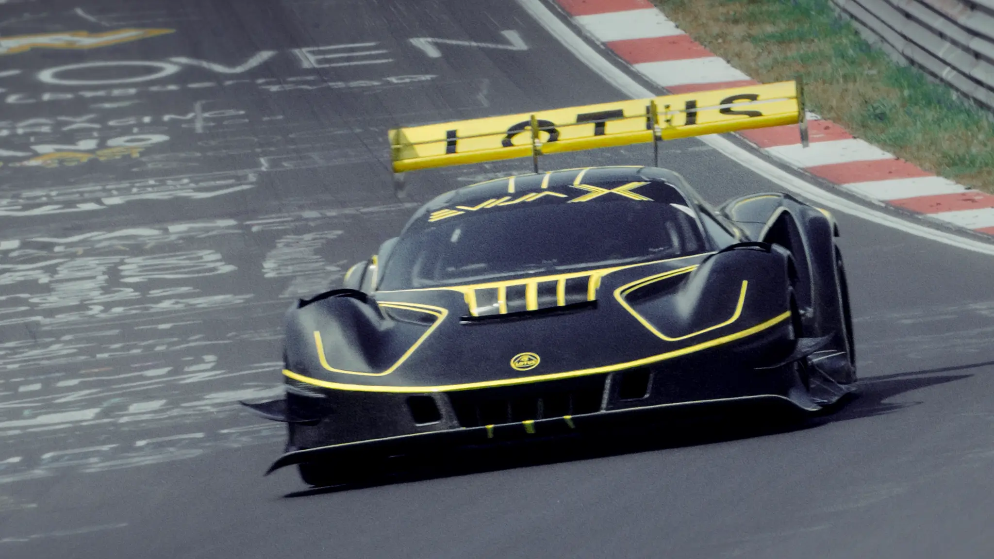 Lotus Evija X realizou volta “absurda” ao traçado do Nordschleife