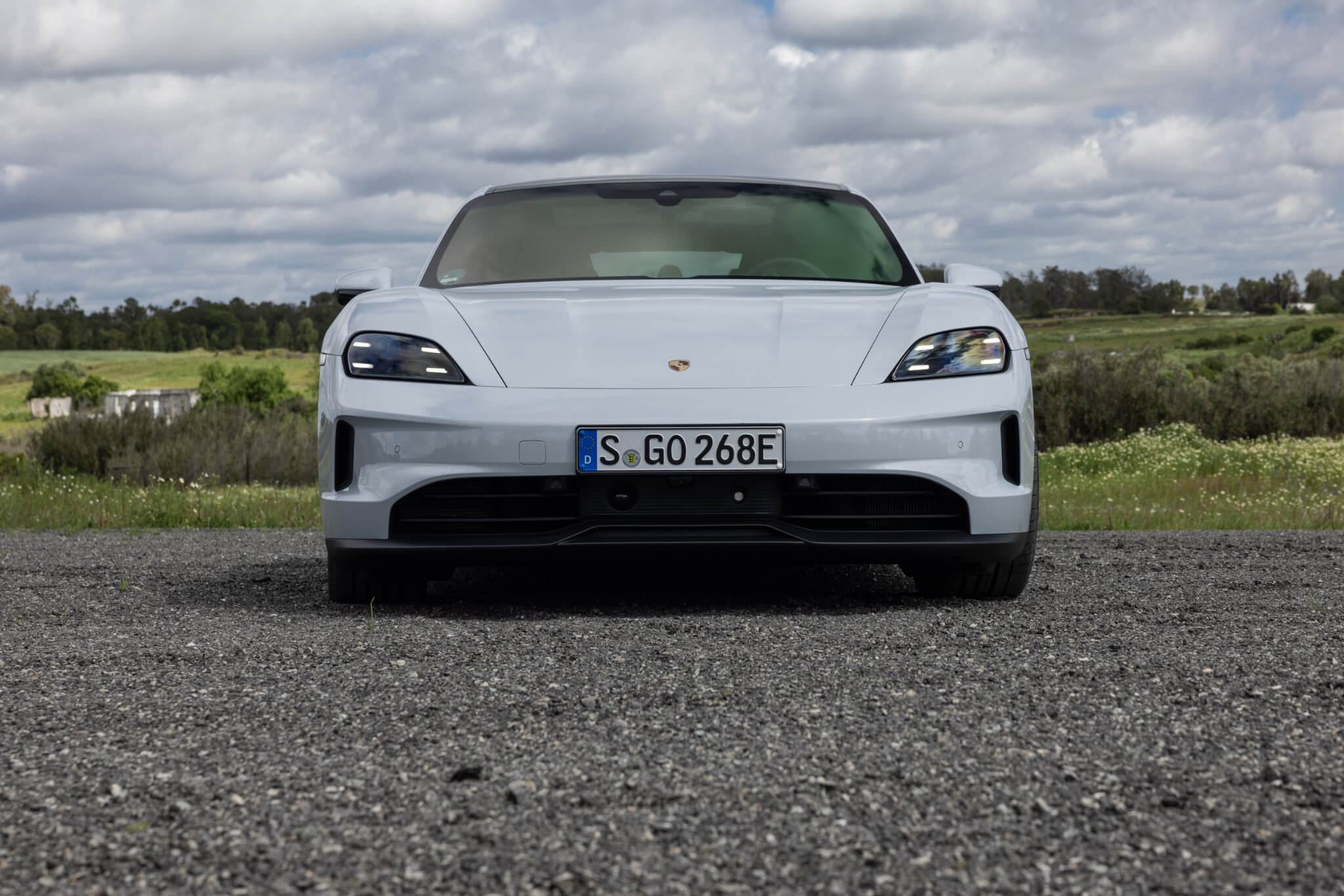 Porsche Taycan 2024 frente