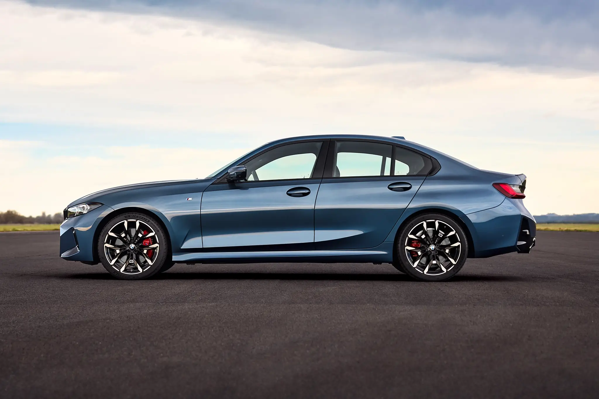 BMW Série 3 2024 - vista lateral