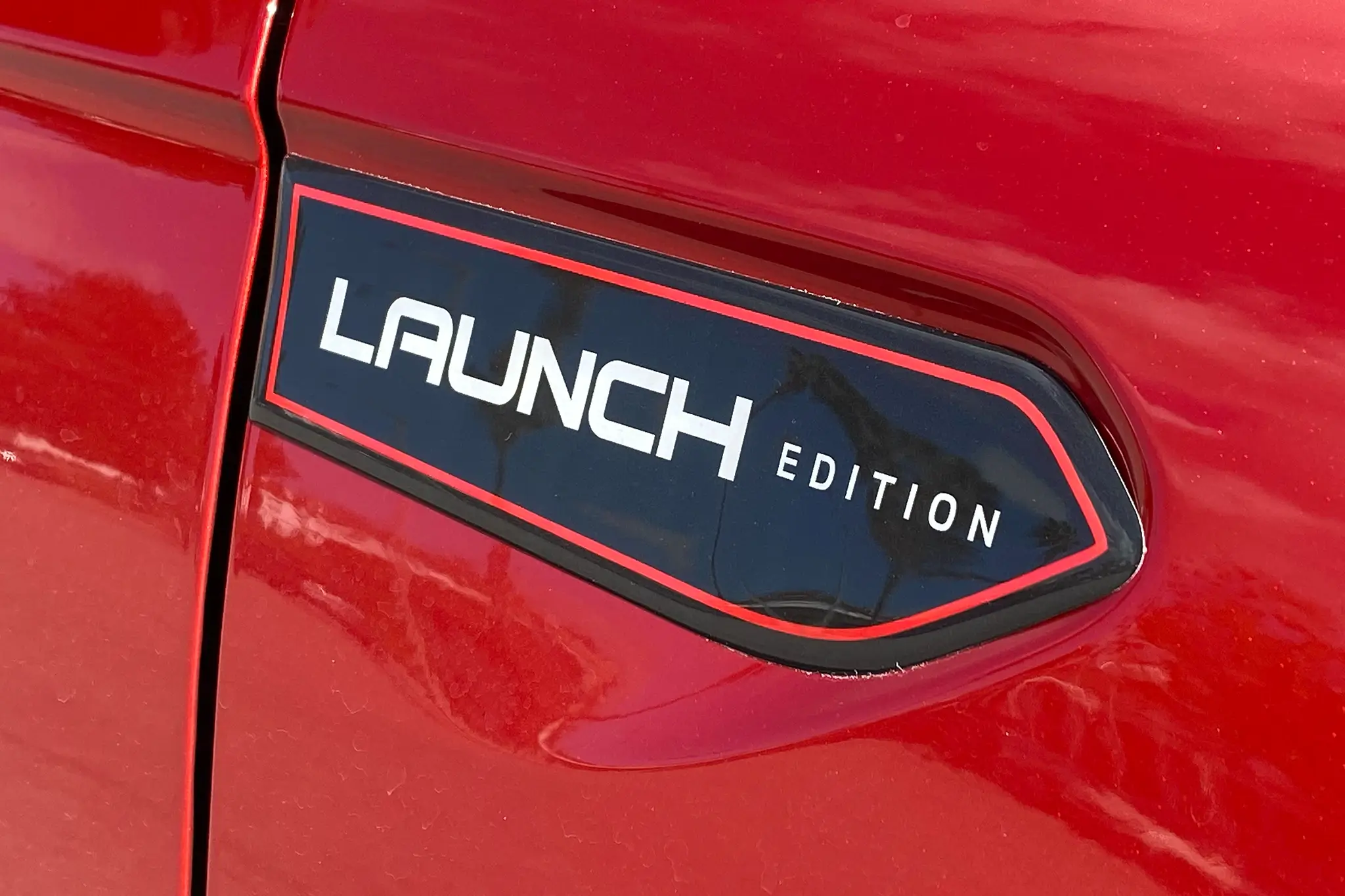 Mitsubishi Colt - logótipo Launch Edition
