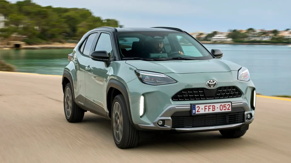 Toyota Yaris Cross Hybrid 130 - frente em andamento