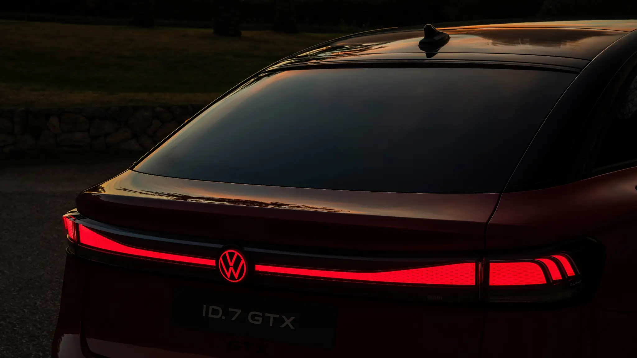Volkswagen ID.7 GTX logótipo iluminado traseira