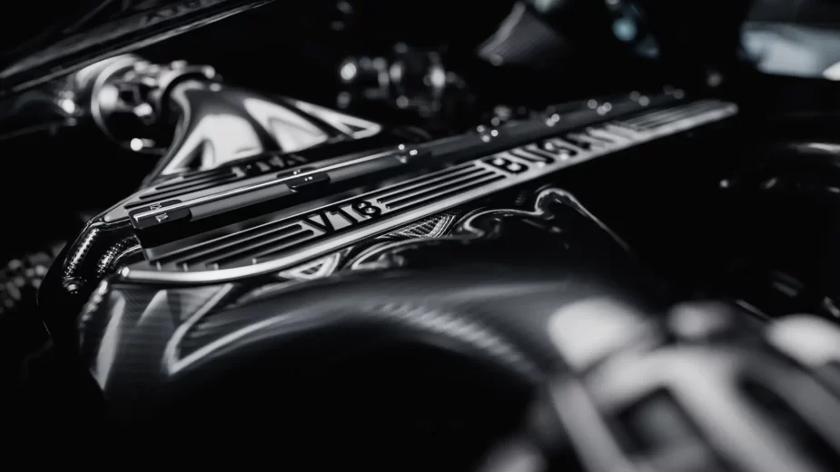 Bugatti Tourbillon - motor