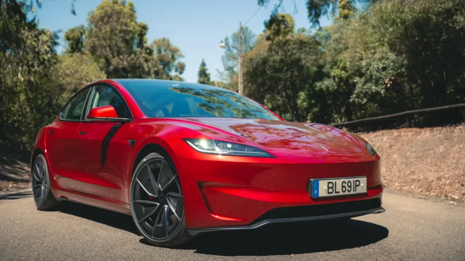 Tesla Model 3 Performance dianteira