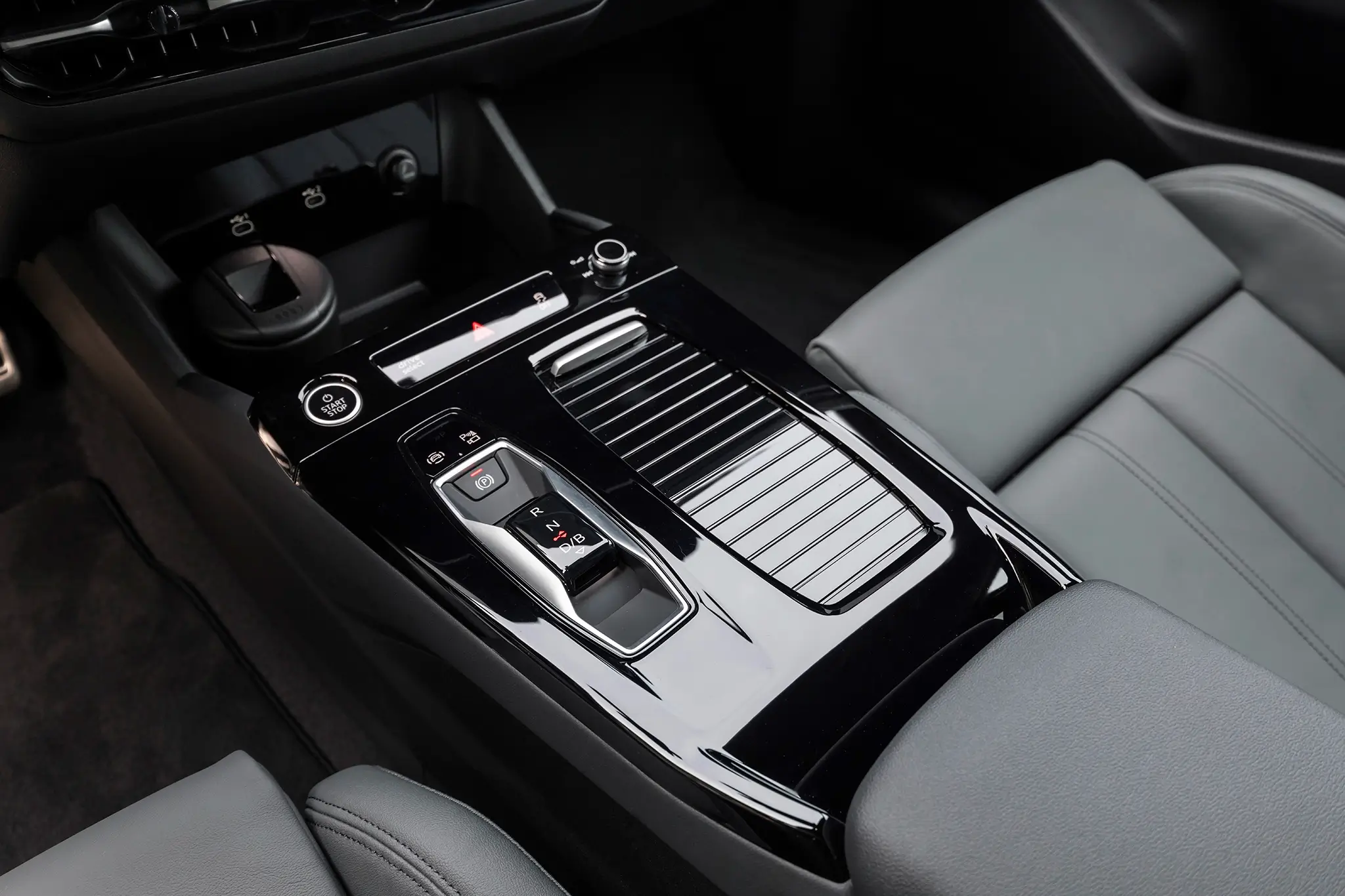 Audi Q6 e-tron - consola central