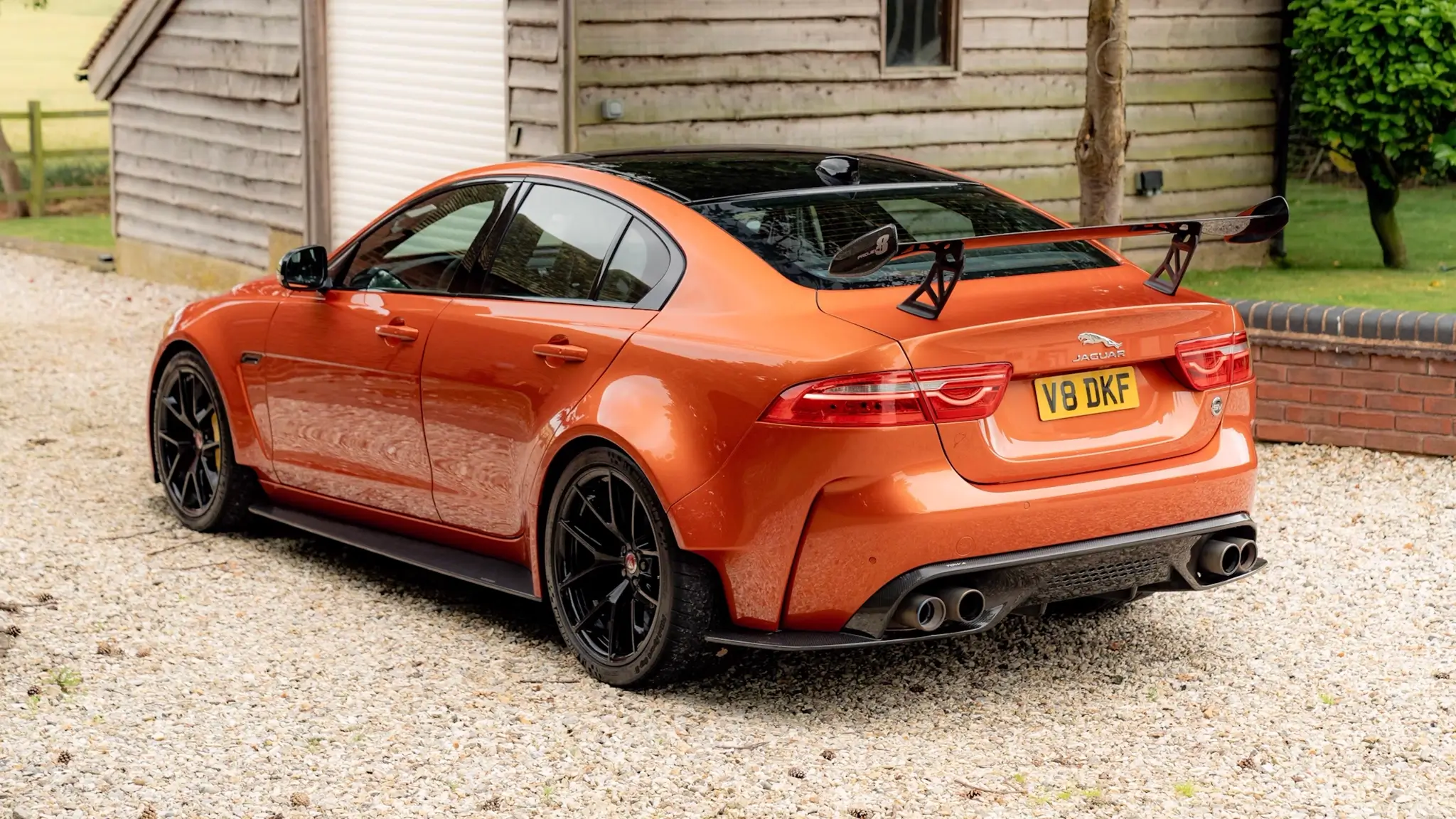 Jaguar XE SV Project 8 - traseira