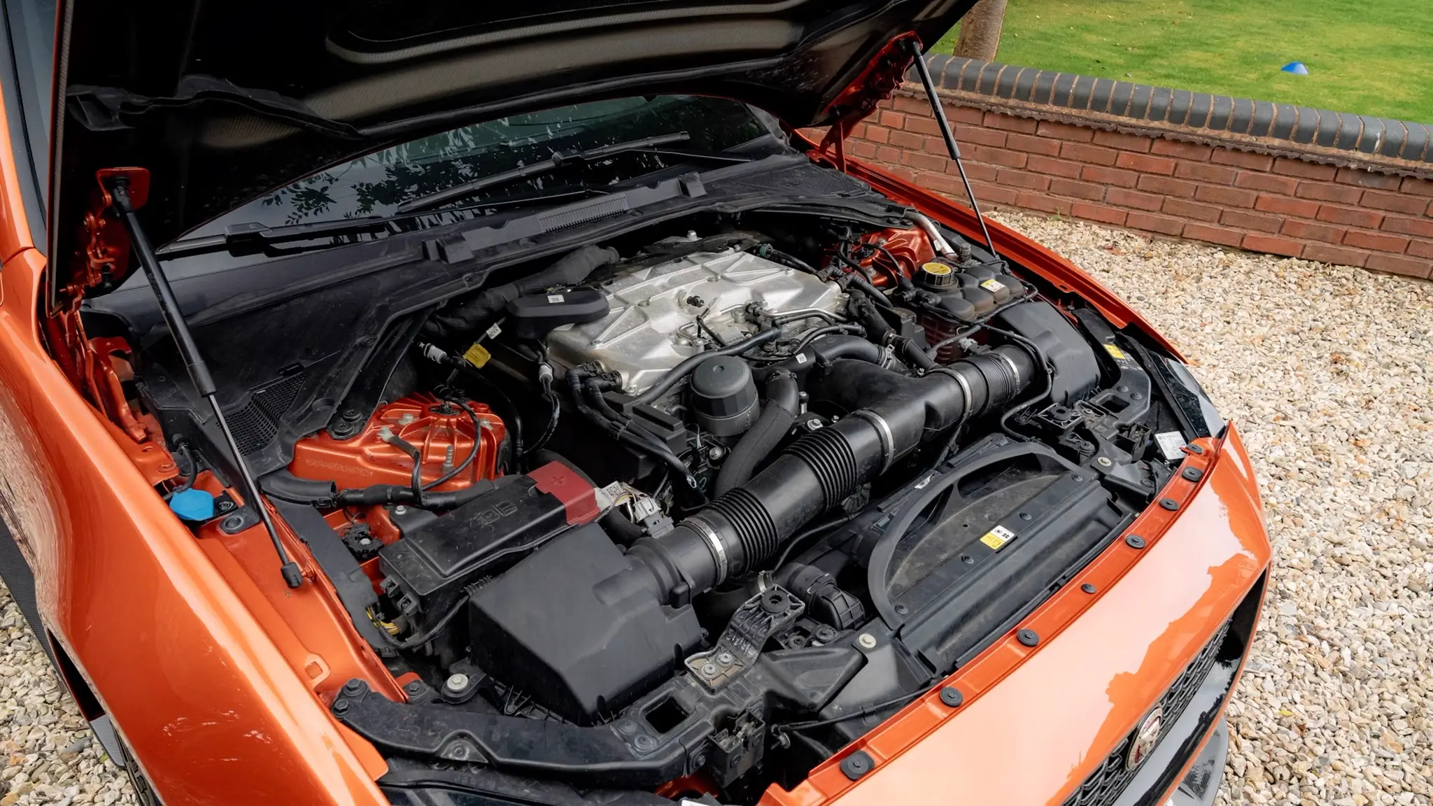 Jaguar XE SV Project 8 - motor