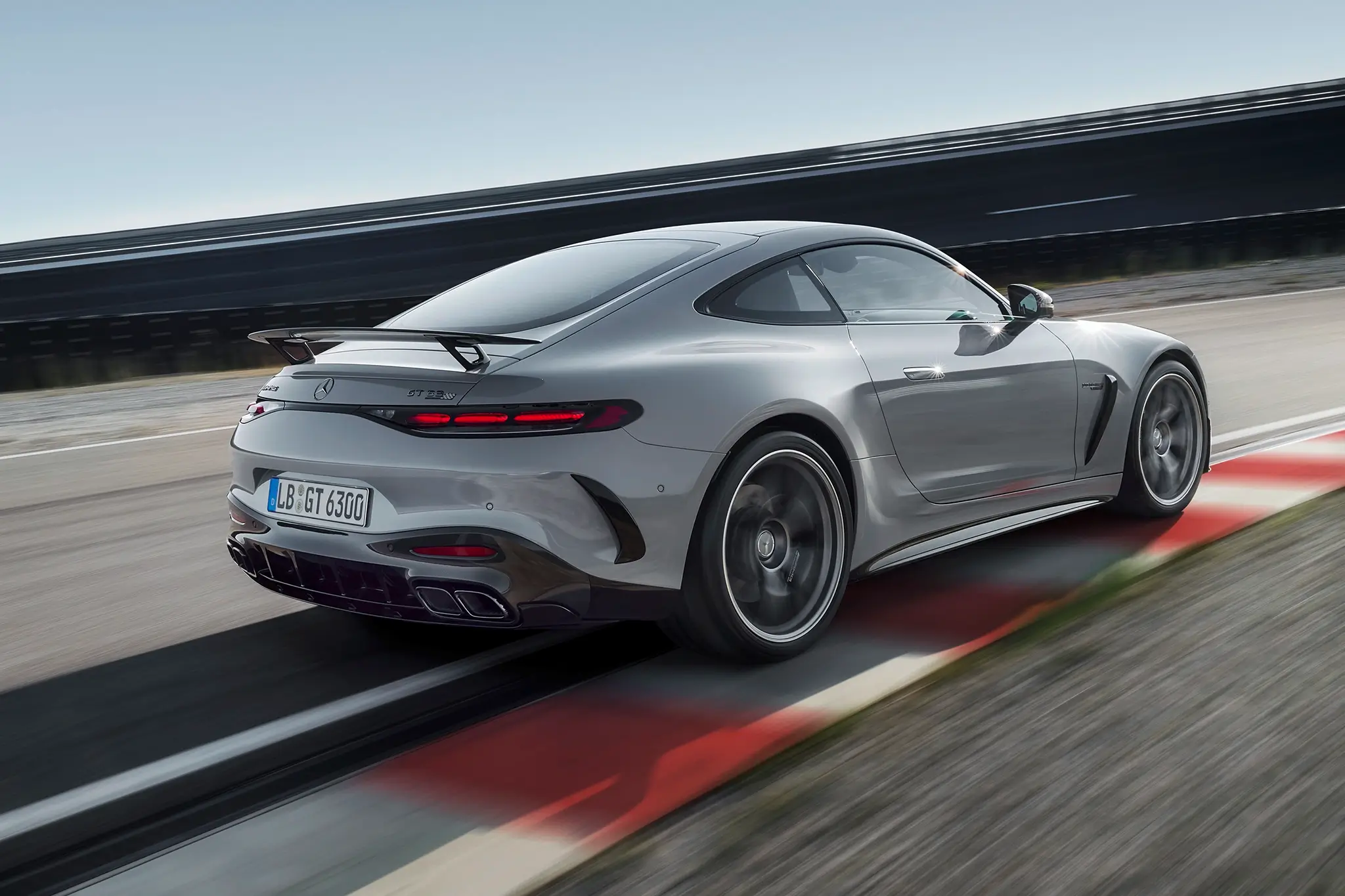 AMG GT PRO - 3/4 de traseira